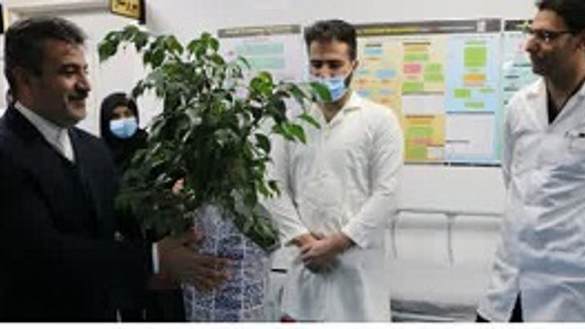 دیدار وگفتگوی فرماندار شهرستان شازند با پرستاران بیمارستان تامین اجتماعی شازند