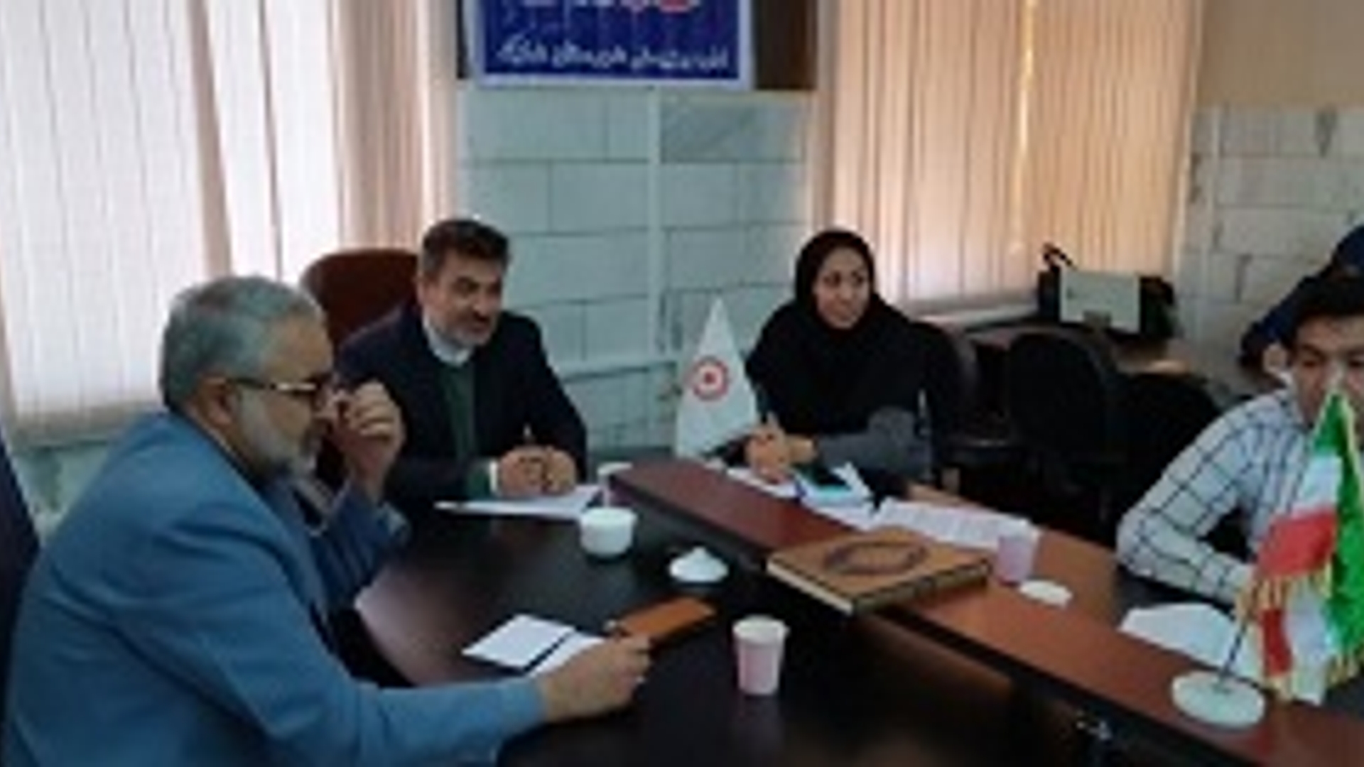 جلسه و نشست فرماندار شهرستان شازند با چند تن از توانخواهان بهزیستی شهرستان