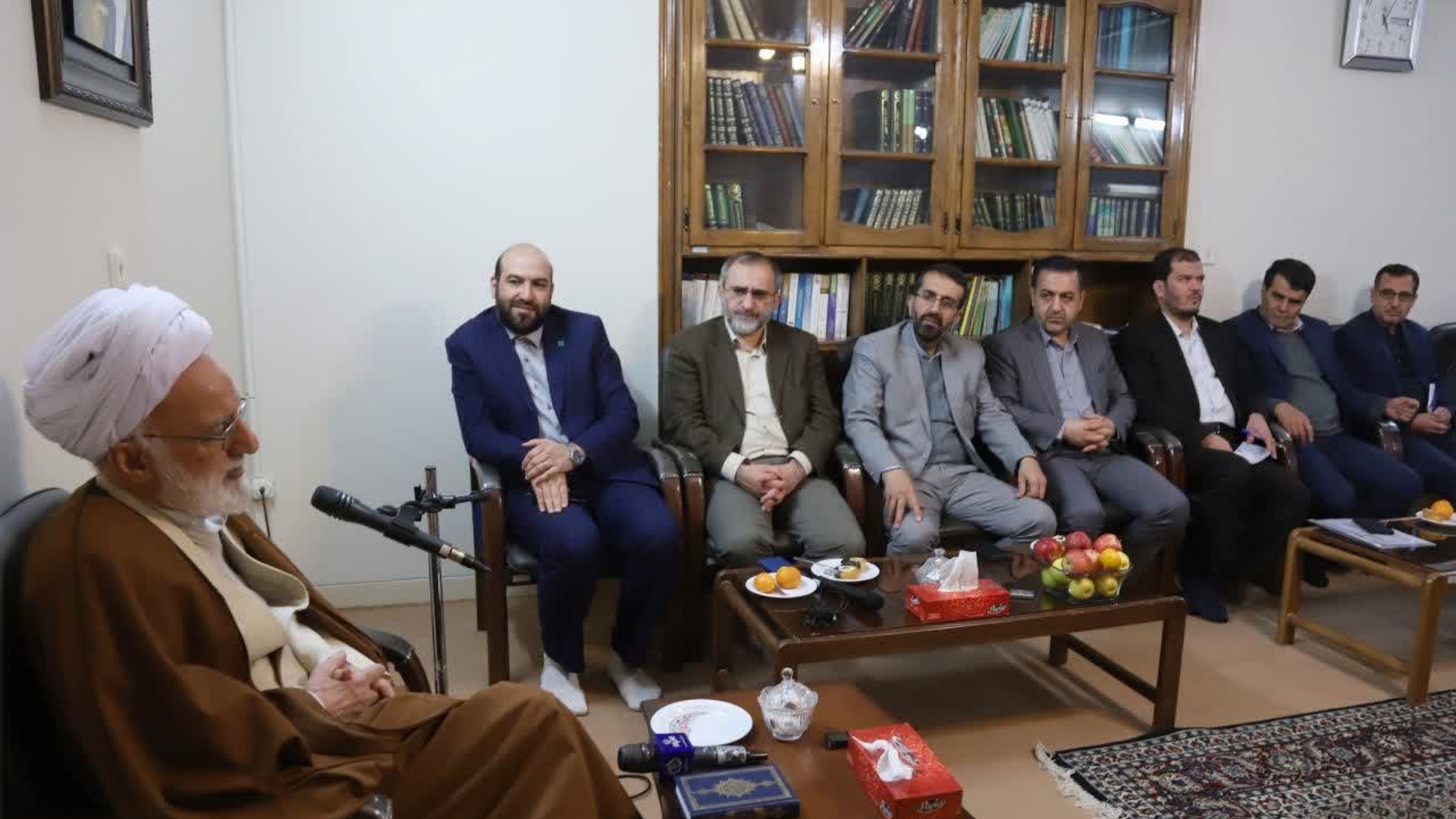 دیدار معاون رئیس جمهور و رئیس سازمان ملی استاندارد ایران، استاندار و معاونین استاندار مرکزی با نماینده ولی فقیه در استان مرکزی و امام جمعه اراک

شنبه ۱۲ آذر ۱۴۰۱