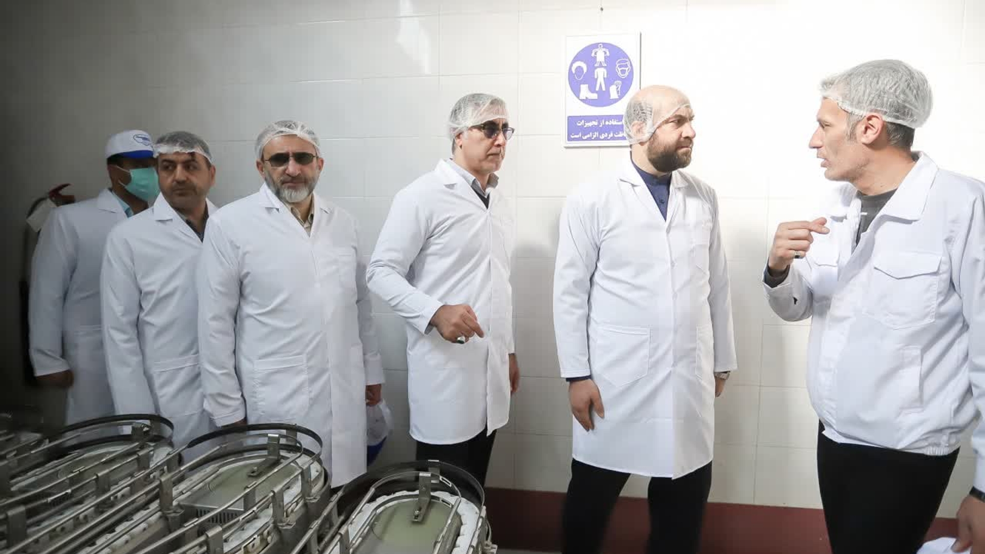 بازدید معاون رئیس جمهور و رئیس سازمان ملی استاندارد ایران، استاندار مرکزی، معاون هماهنگی امور اقتصادی استاندار و جمعی از مسوولین از شرکت شیر پاستوریزه پگاه اراک

یکشنبه ۱۳ آذر ۱۴۰۱