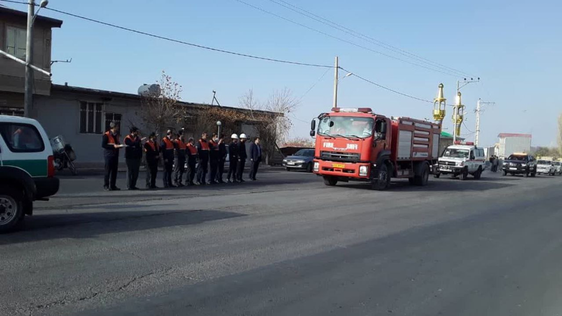 مانور مدیریت بحران شرکت توزیع برق شهرستان تفرش با حضور محمدرضا رضایی و ادارات‌ شهرستان جهت تعویض ۶ کيلومتر تیر و کابل‌های برق روستاي شهراب