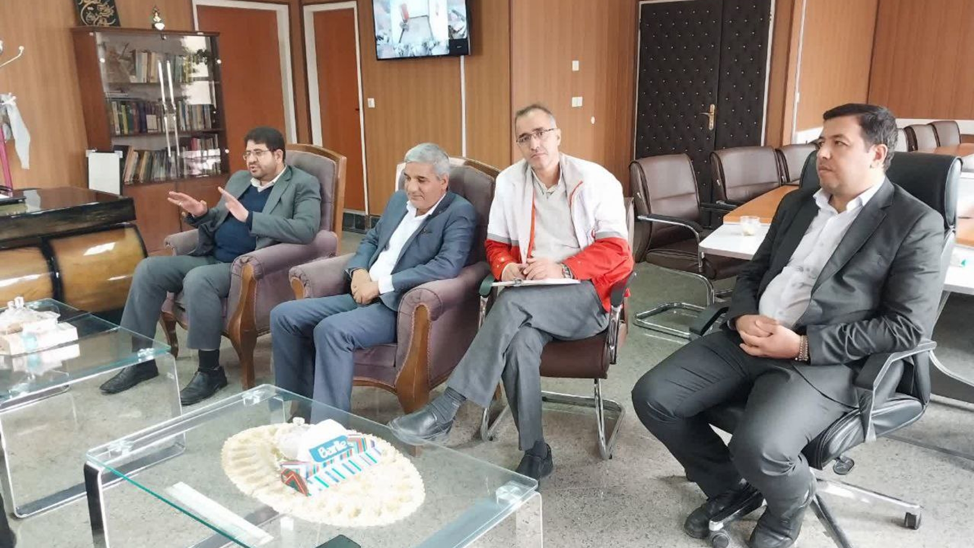 جلسه هماهنگی وآمادگی ستاد بحران شهرستان تفرش باحضور شهرجردی مدیرعامل سازمان هلال احمر استان و هیئت همراه با محمدرضا رضایی فرماندار تفرش .در این جلسه در خصوص آمادگی جمعیت هلال احمر شهرستان در فصل زمستان وتجهیز هلال‌احمر شهرستان بحث وتبادل نظر شد وتصمیمات لازم اتخاذ گردید