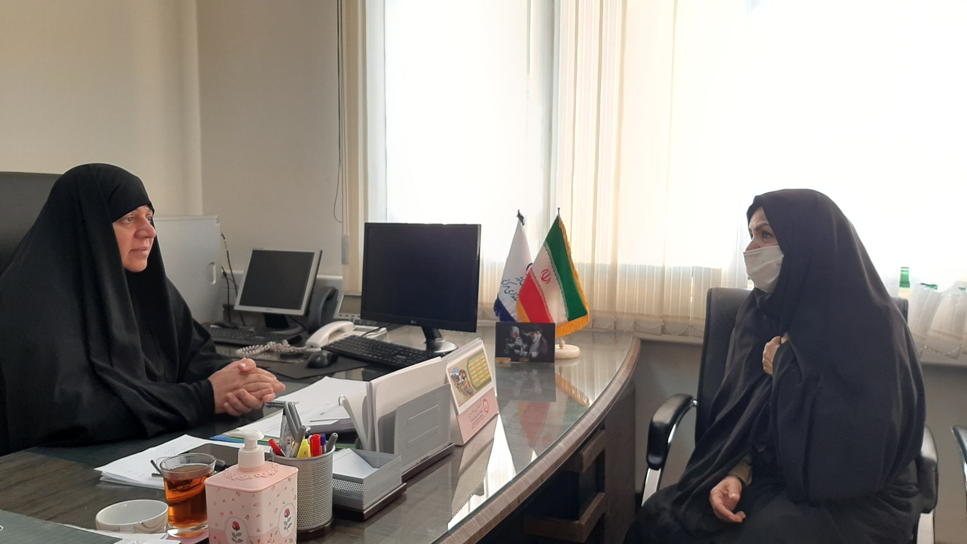 نشست با خانم دکتر سیدی مشاورامور بانوان دانشگاه های آزاد استان با مدیرکل اموربانوان استانداری مرکزی سرکار خانم مفتح زاده پیرامون شورای راهبردی زنان دانشگاه  آزاد اسلامی استان مرکزی که مقرر گردید مدیر کل بانوان به عنوان عضو ثابت این شورای در جلسات شرکت نمایند. درمحل دفترامور بانوان برگزار گردید.. ١٤٠١-٠٩-١٣