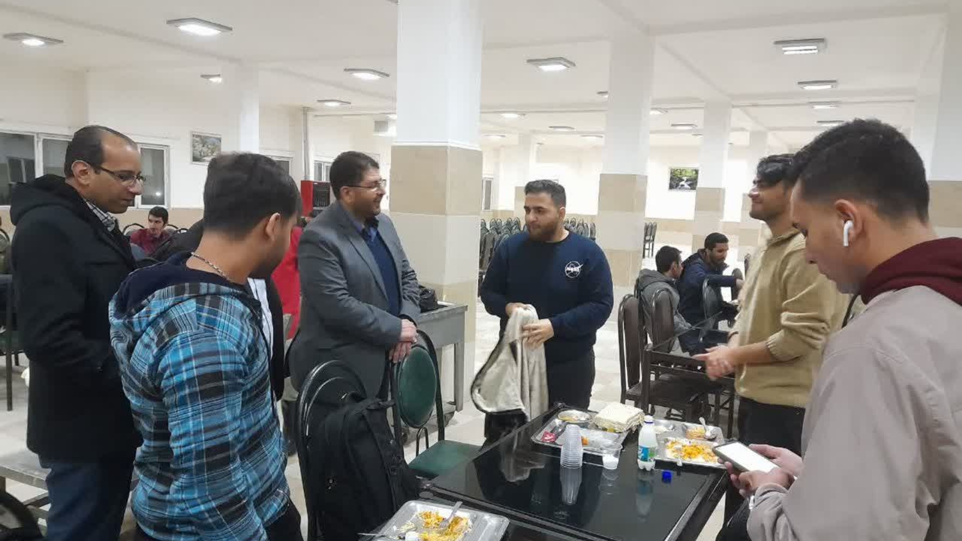 محمدرضا رضایی فرماندار تفرش و رئیس دانشگاه تفرش ضمن بازدید از دانشگاه و مجموعه های خوابگاهی پسران و دختران با دانشجویان ساکن این خوابگاه ها دیدار کردند.