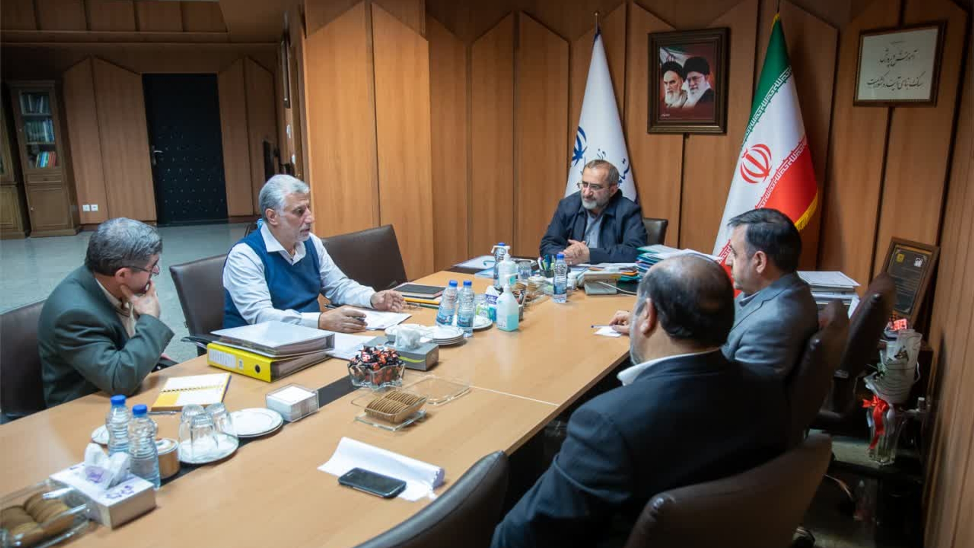 بررسی آخرین وضعیت شرکت آذراب در دیدار اعضای هیئت مدیره این شرکت با استاندار و معاون هماهنگی امور اقتصادی و توسعه منطقه ای

چهارشنبه ۱۶ آذر ۱۴۰۱