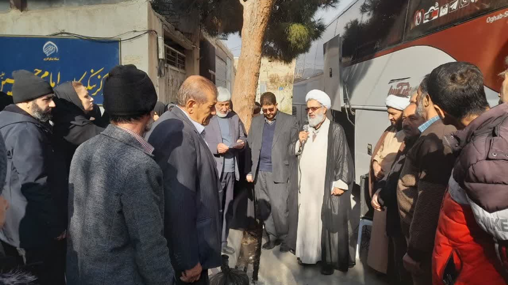 دیدار و بدرقه زائرین مجتمع نیکوکاری امام حسین به مشهد مقدس با حضور محمدرضا رضایی فرماندار تفرش و حجت‌الاسلام‌والمسلمین اجرایی امام جمعه تفرش