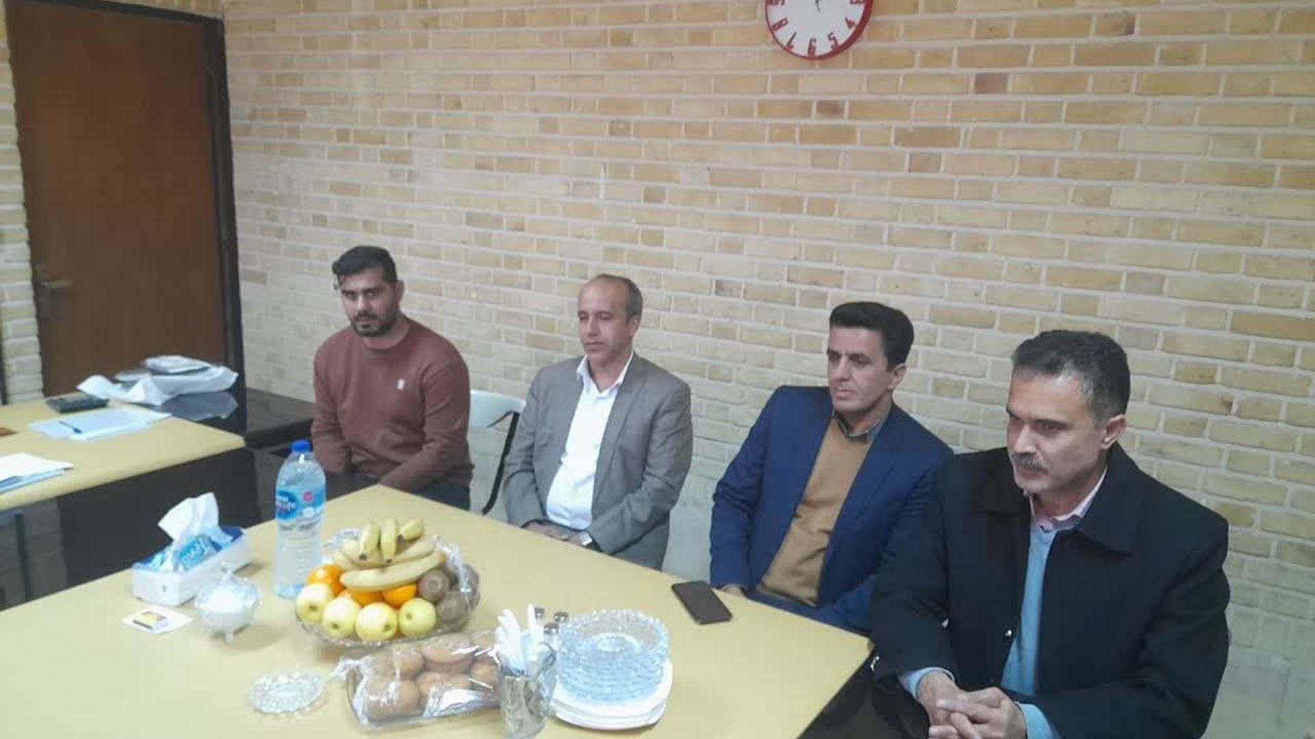 به منظور حمایت از تولید کنندگان شهرستان وپیگیری مشکلات تولید کنندگان جلسه بررسی  مشکلات کارخانه لاوان بافت با حضور محمدرضا رضایی فرماندار تفرش و سایر اعضا در محل کارخانه لاوان بافت برگزار گردید.