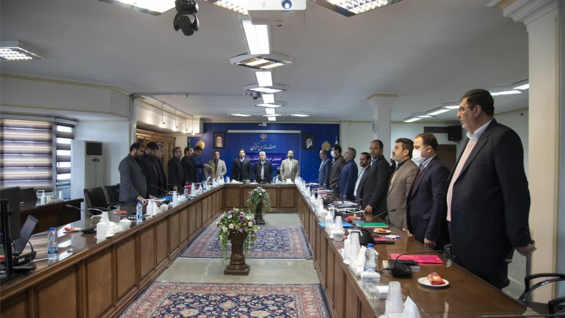 همایش فرمانداران استان به ریاست نظری معاون سیاسی،امنیتی و اجتماعی و با حضور دوتن از مشاوران معاون سیاسی، امنیتی و انتظامی وزیر کشور برگزار شد.