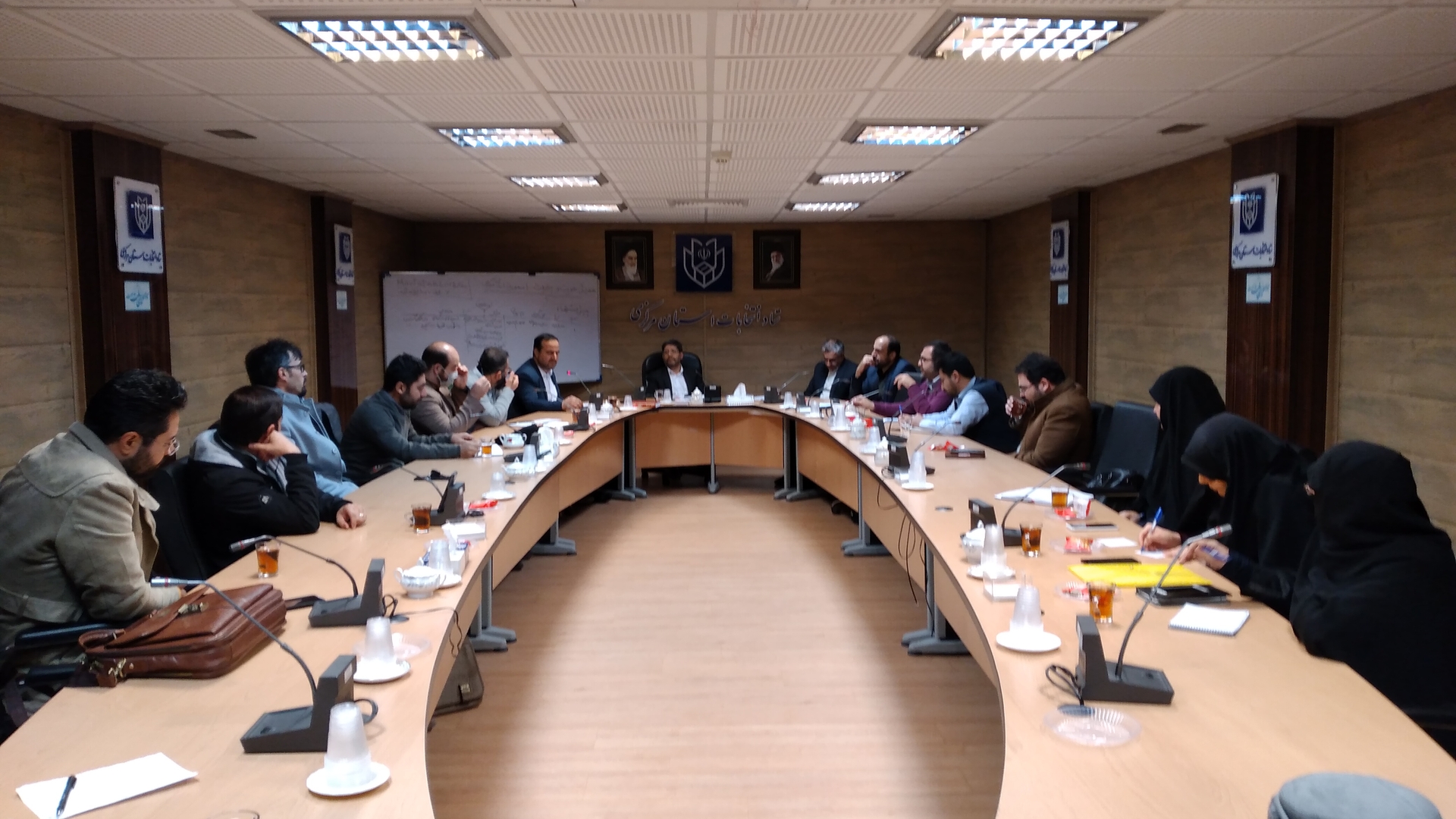 جلسه هیئت اندیشه ورز هویت استان پیرامون برگزاری  همایش ملی عمی پژوهشی هویت با محوریت استان مرکزی برگزار شد