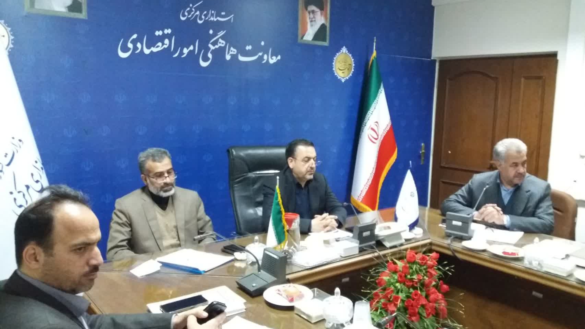 جلسه. کارگروه گندم، آرد و نان استان به ریاست معاون هماهنگی امور اقتصادی و توسعه منطقه ای استاندار و با حضور مدیرکل دفترهماهنگی امور اقتصادی و اعضای کارگروه برگزار شد
در این جلسه پیرامون مسائل و مباحث سهمیه های کارخانجات آرد ، نحوه نظارت بر عملکرد نانواییها، کیفیت توزیع آرد سهمیه ای بین نانواییها و ... به بحث و بررسی پرداختند و تصمیماتی اتخاذ شد.

چهارشنبه ۲۳ آذر