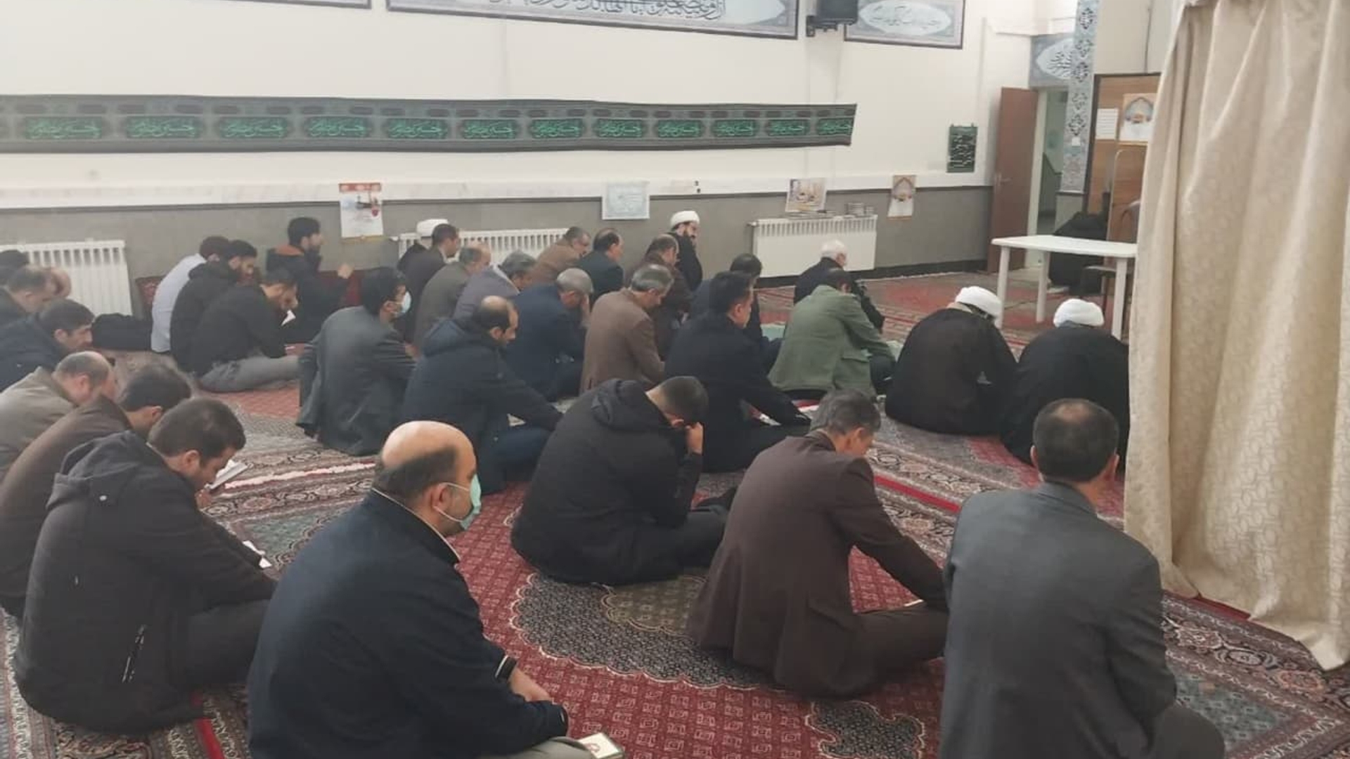 صبح امروز مراسم معنوی زیارت عاشورا و کلاس درس اخلاق با حضور محمدرضا رضایی فرماندار شهرستان تفرش و کارکنان ادارات شهرستان در محل فرمانداری برگزار گردید.