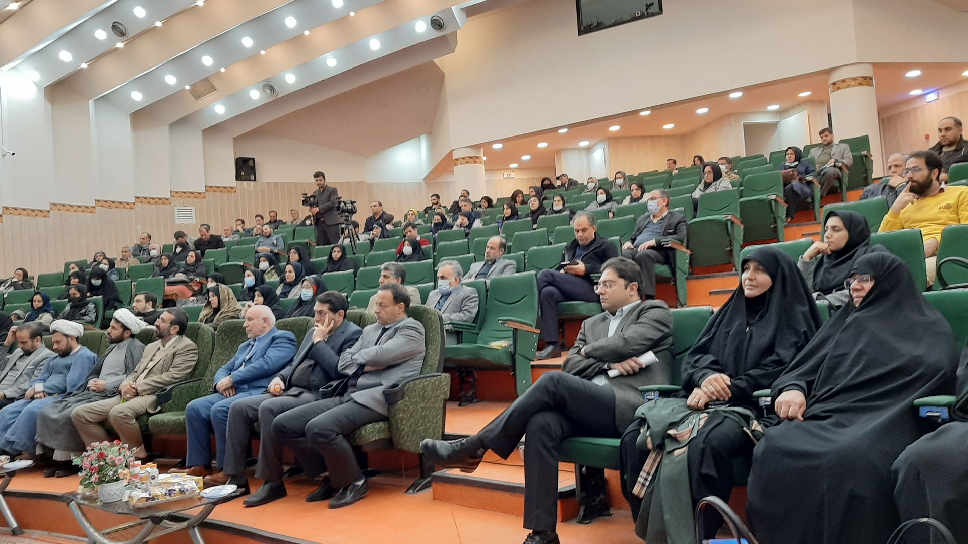 باحضور نماینده ولی فقیه در استان آیت الله دری نجف آبادی و پرفسور اکبری مشاور عالی وزرات کشور درحوزه  جمعیت و خانم دکتر اختری مدیرکل بانوان وزارت کشور و مدیر کل بانوان استانداری  نشست با موضوع  جوانی  جمعیت در محل دانشگاه علوم  پزشکی  واحد سردشت برگزار  گردید .١٤٠١-٠٩-٢٤