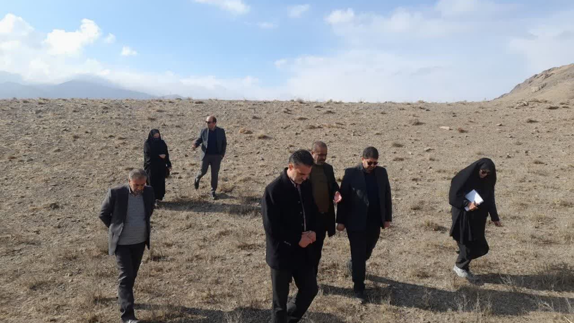 بازدید میدانی محمدرضا رضایی فرماندار شهرستان تفرش ، هیئت مدیره شرکت توسعه عمران و سایر مسئولین از زمین شرکت توسعه عمران تفرش.
گفتنی است در این بازدید محمدرضا رضایی فرماندار تفرش در جریان آخرین وضعیت قرار گرفتند و دستورات لازم را اتخاذ نمودند.