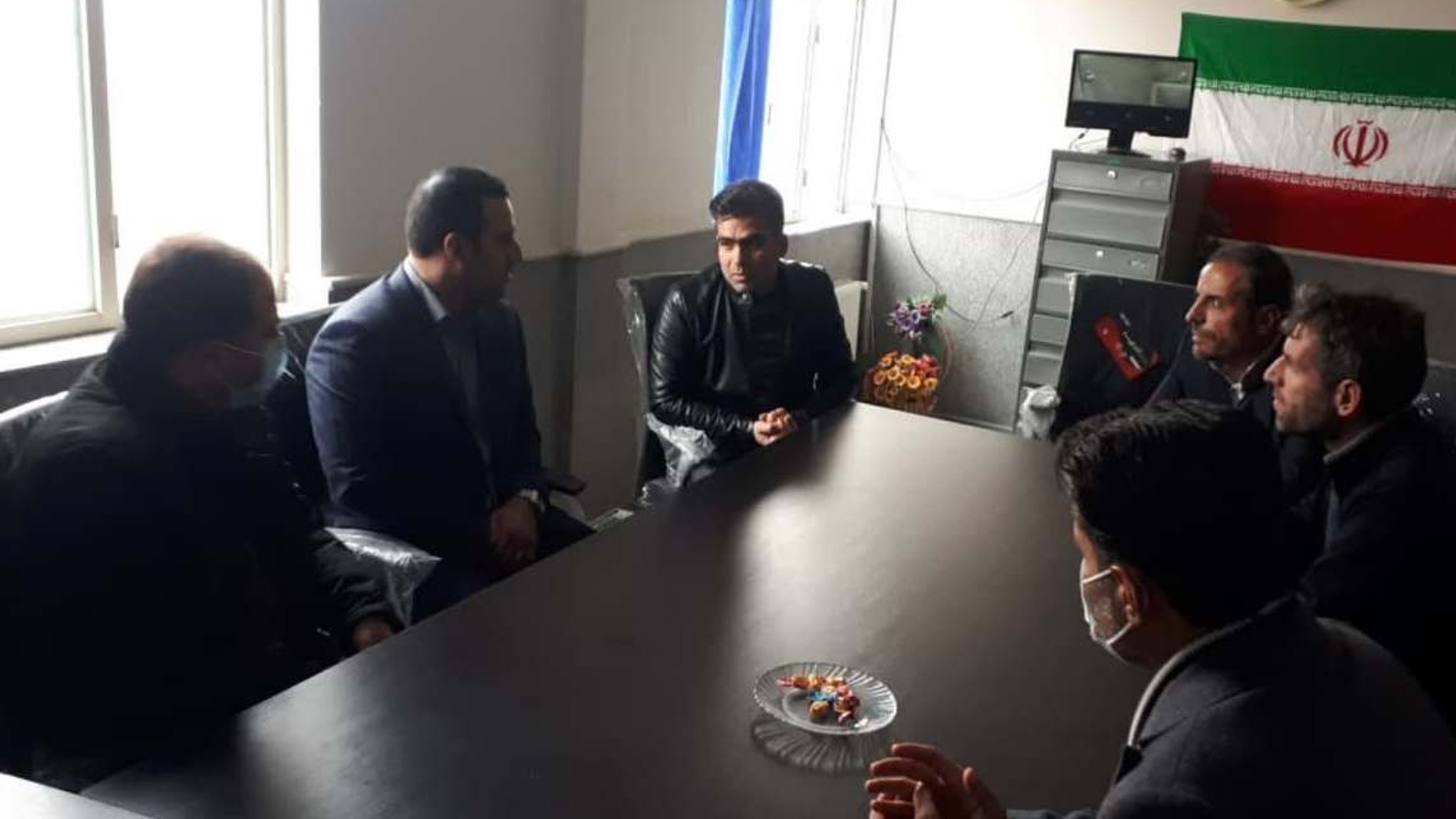 بازدید سر زده فرماندار خنداب از اداره ورزش و جوانان