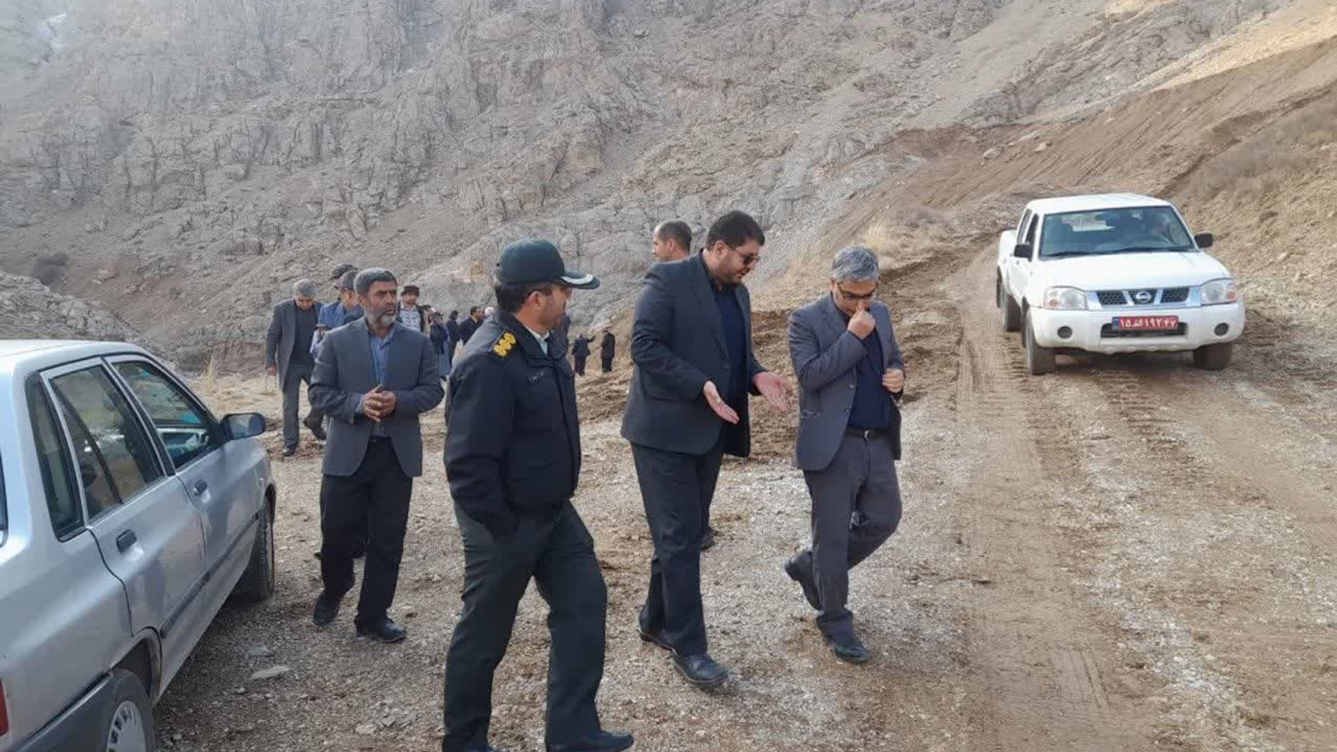 بازدید میدانی محمدرضا رضایی فرماندار شهرستان تفرش و جودکی مدیرکل صنعت و معدن استان و هیئت همراه و سایر مسئولین، از معدن نقره کمر تفرش.
در این بازدید فرماندار در جریان آخرین وضعیت معدن قرار گرفتند و دستورات لازم را اتخاذ فرمودند.