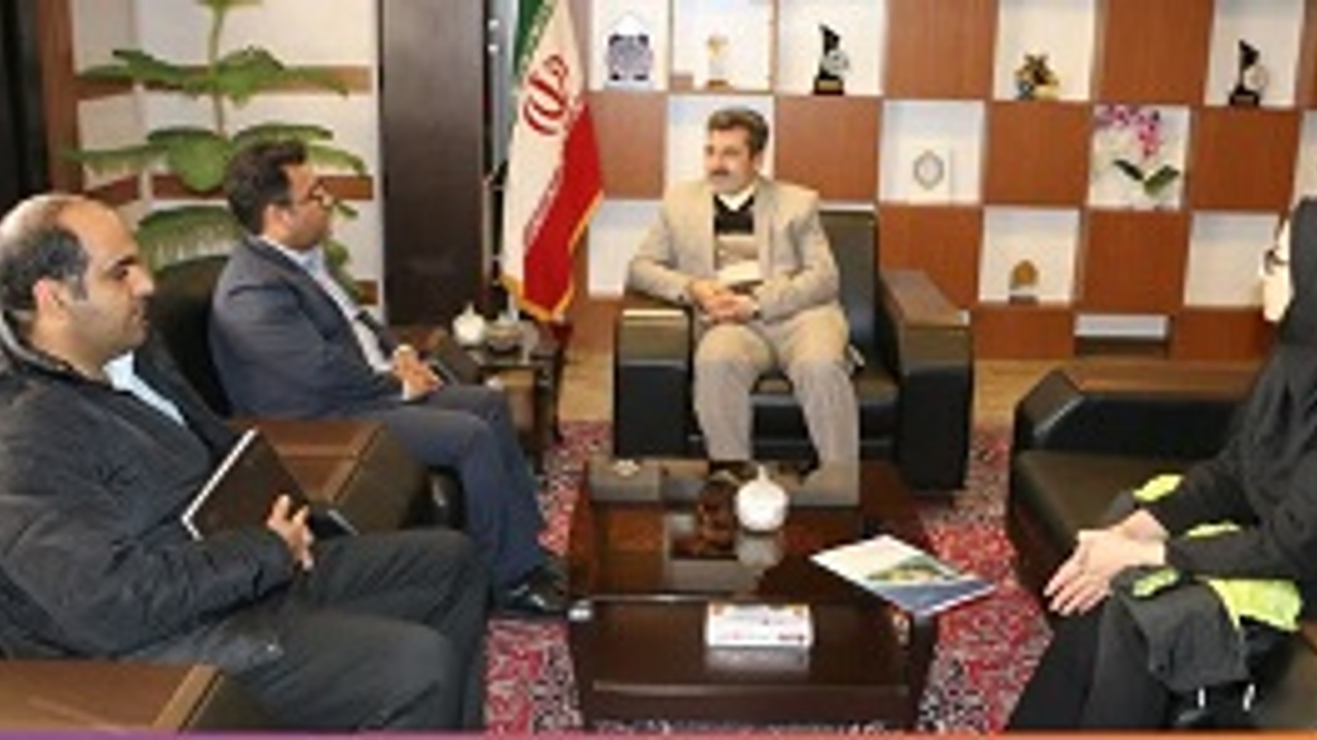 دیدار و نشست فرماندار شهرستان شازند با رئیس جهاد دانشگاهی استان مرکزی