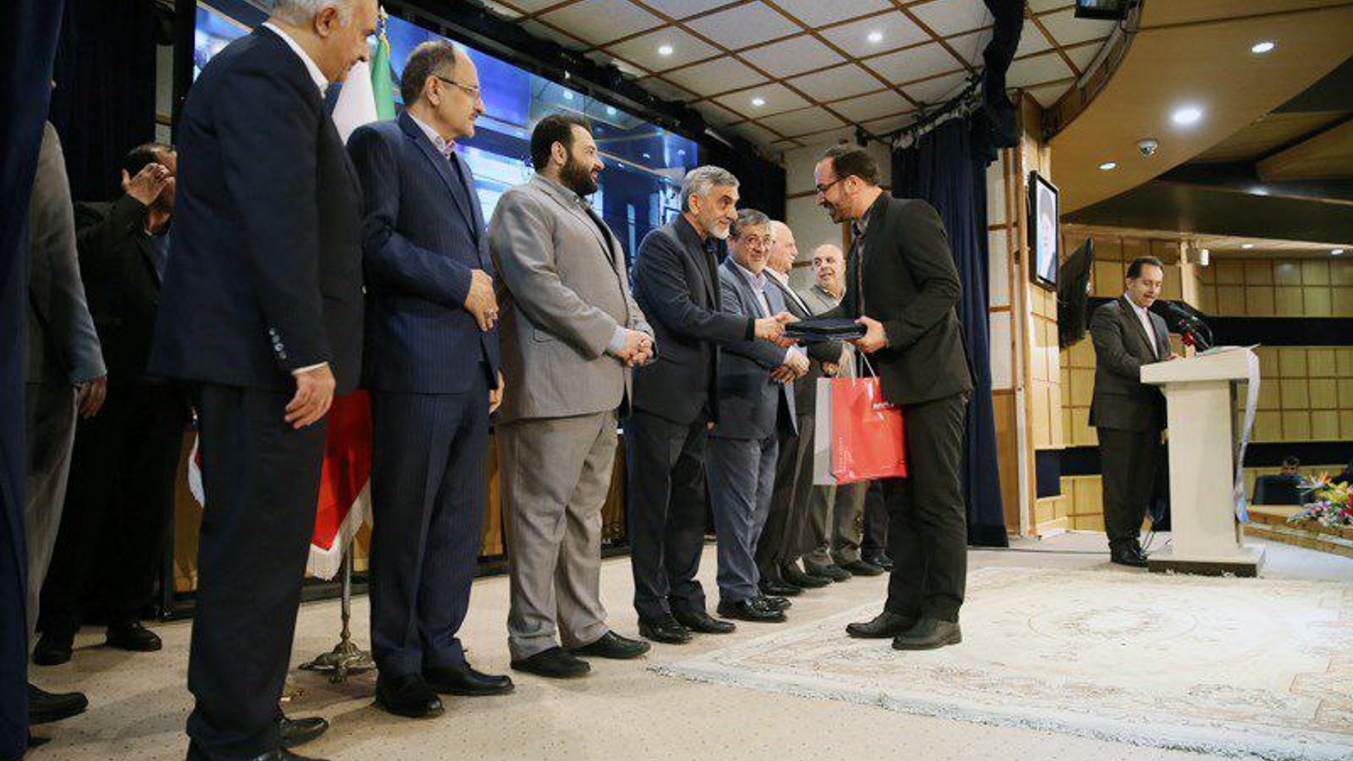 انتخاب جواد اتابکی، دبیر کمیسیون مبارزه با قاچاق کالا و ارز استان بعنوان دبیر برگزیده کشوری