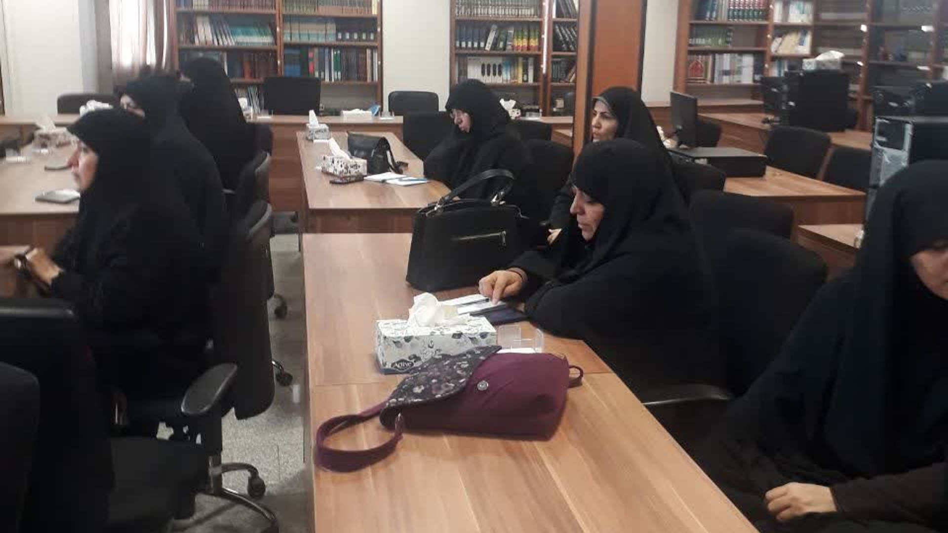 پنجمین جلسه  کارگروه زیست عفیفانه به صورت  نشست مشورتی با حضور  هسته علمی  گروه  بانو محتهده امین و ریاست دانشگاه فرهنگیان  و مشاور  بانوان فرمانداری و مسئول موسسه نرجس در مدیریت حوزه علمیه خواهران برگزار گردید .  ١٤٠١-٠٩-٣٠