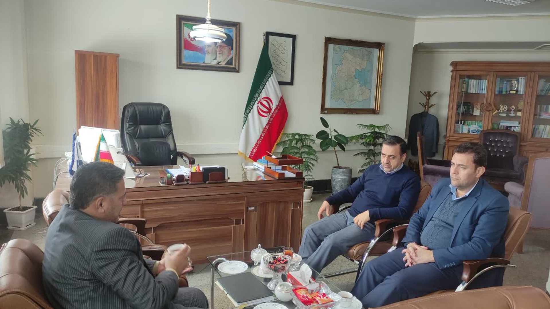 نشست میرزاخانی معاون هماهنگی امور اقتصادی و توسعه منطقه ای استاندار با رادی مدیرکل دفتر امور شهری و شوراهای استانداری در خصوص سرمایه گذاری در حوزه شهری و شهرداریها