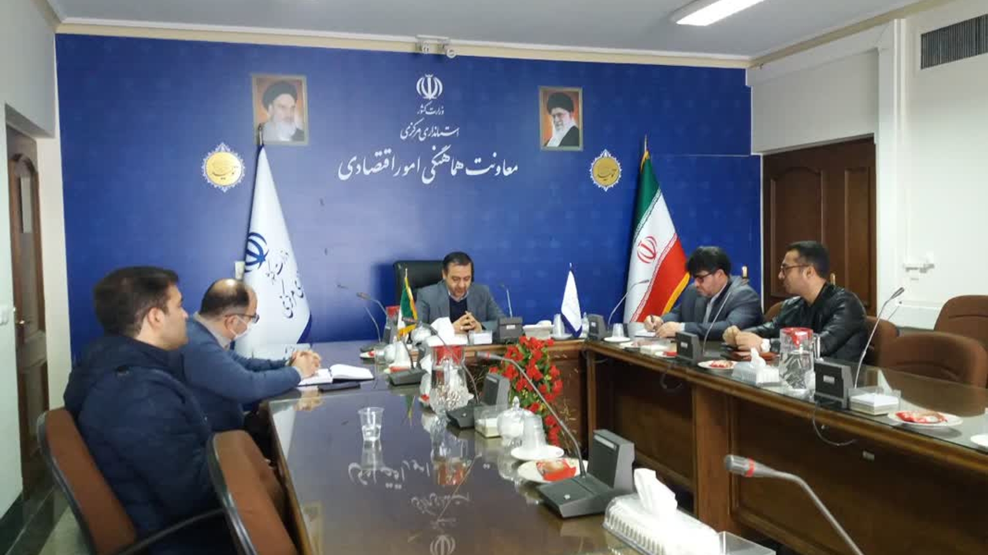 در نشستی که با حضور میرزاخانی معاون هماهنگی امور اقتصادی و توسعه منطقه ای استاندار و کارشناسان حوزه اقتصادی ، مسائل و مشکلات مطرح و مورد بررسی قرار گرفت.

یکشنبه 4 دی 1401