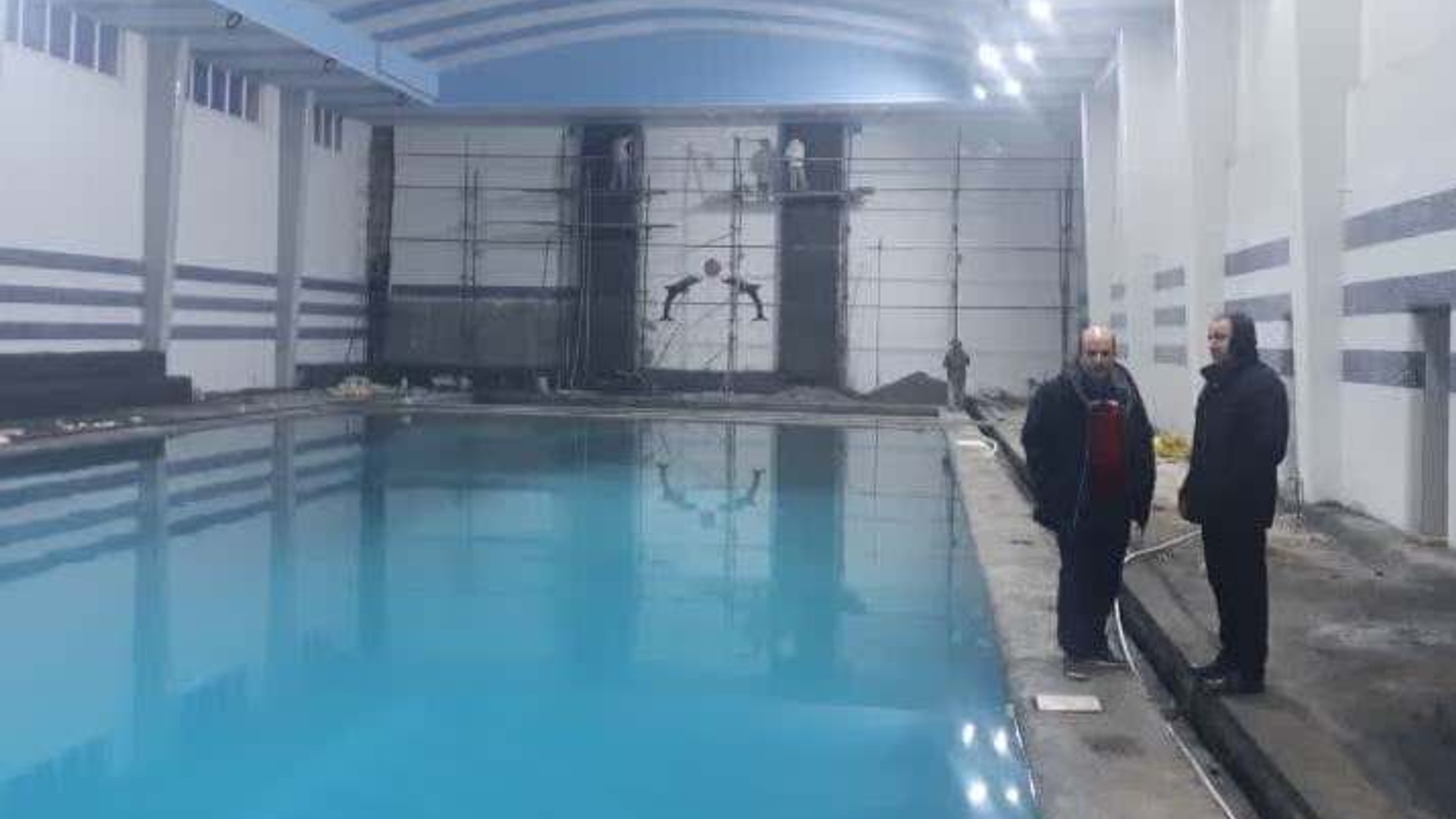 بازدید فرماندار از استخر سرپوشیده شهرستان خنداب