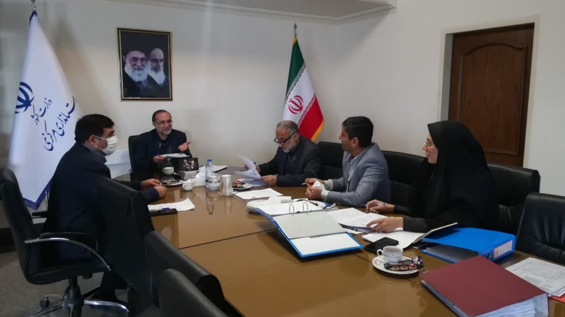 برگزاری جلسه کمیته طبقه بندی مشاغل کارکنان استانداری و و احدهای تابعه  با حضور آل یاسین معاون توسعه مدیریت و منابع استانداری