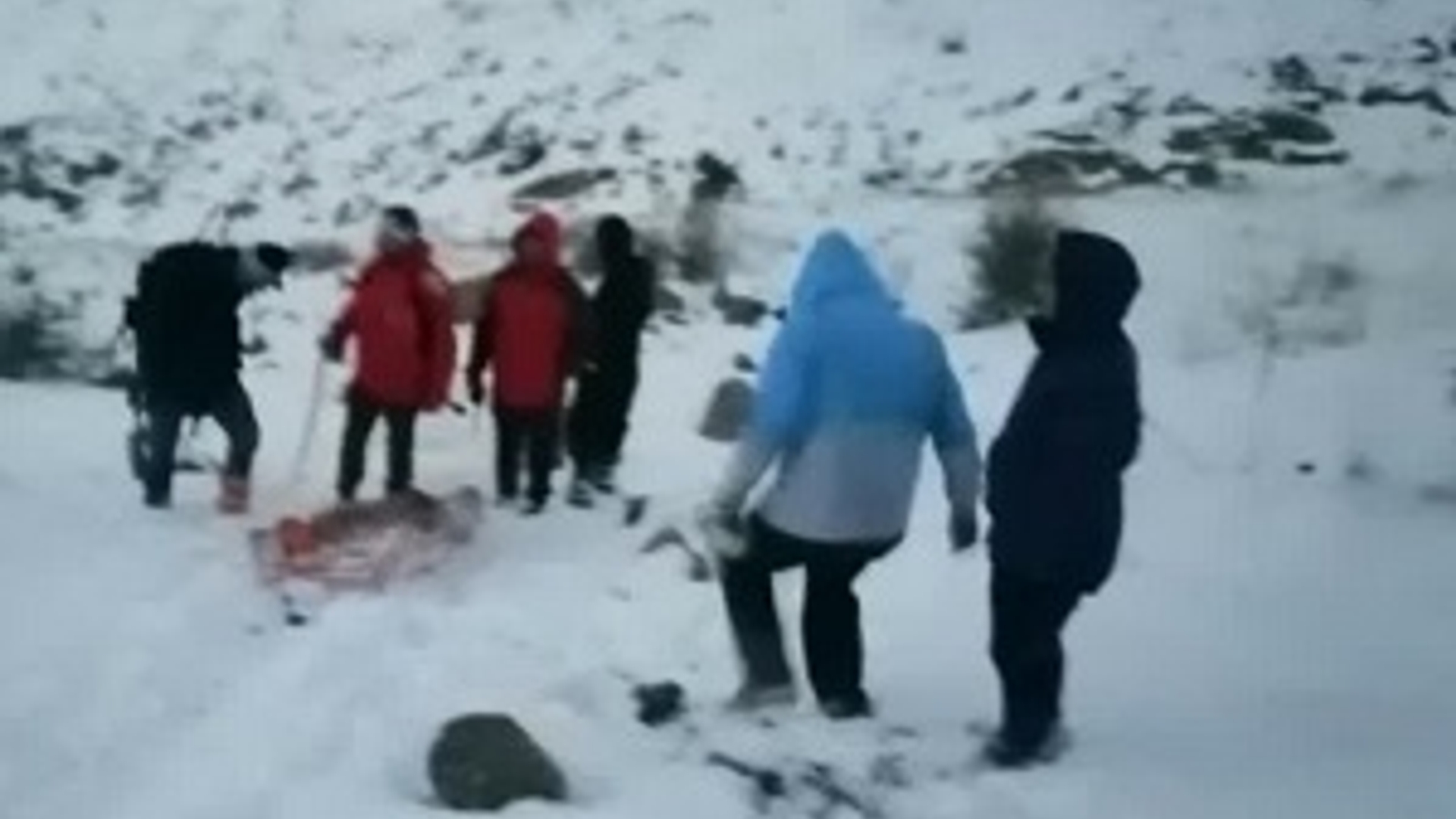 سقوط ۲ جوان در ارتفاعات کوه های روستای خسبیجان بخش زالیان و نجات آنان توسط امدادگران استان مرکزی و شهرستان شازند