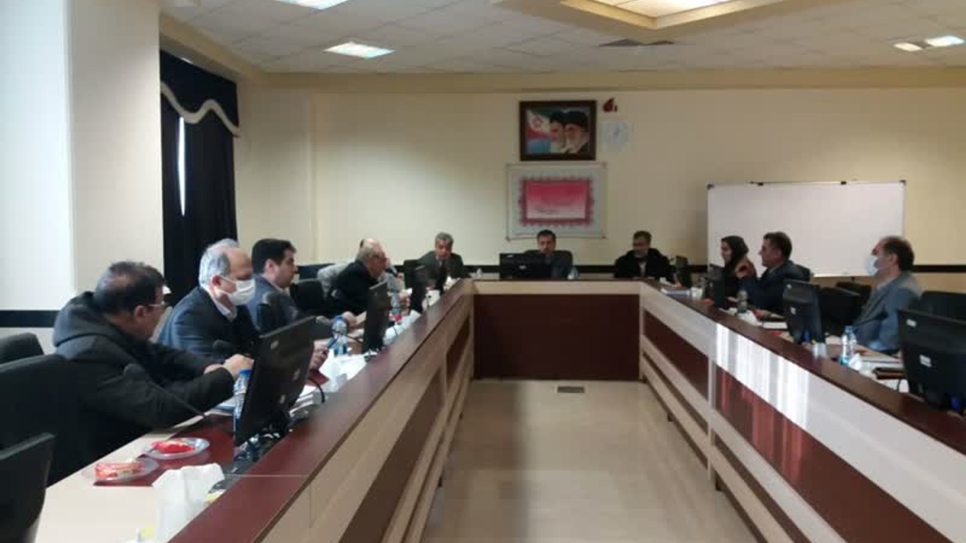 جلسه. ستاد تسهیل رفع موانع تولید استان 
 جلسه ستادتسهیل رفع موانع  واحدهای صنعتی استان به ریاست معاون امورهماهنگی اقتصادی و توسعه منطقه ای استاندار و با حضور مدیرکل دفتر هماهنگی امور اقتصادی و سایرمدیران اجرایی برگزارشد.دراین جلسه اعضا به بررسی مسائل و مشکلات پیش روی ۸ واحد تولیدی پرداختند.موضوع استمهال تسهیلات،درخواست سرمایه در گردش و مسائل مرتبط با بانک های عامل مواردی بود که از سوی مدیران واحدهای تولیدی مطرح و در خصوص آنها تصمیم گیری شد.

چهارشنبه 7 دی 1401