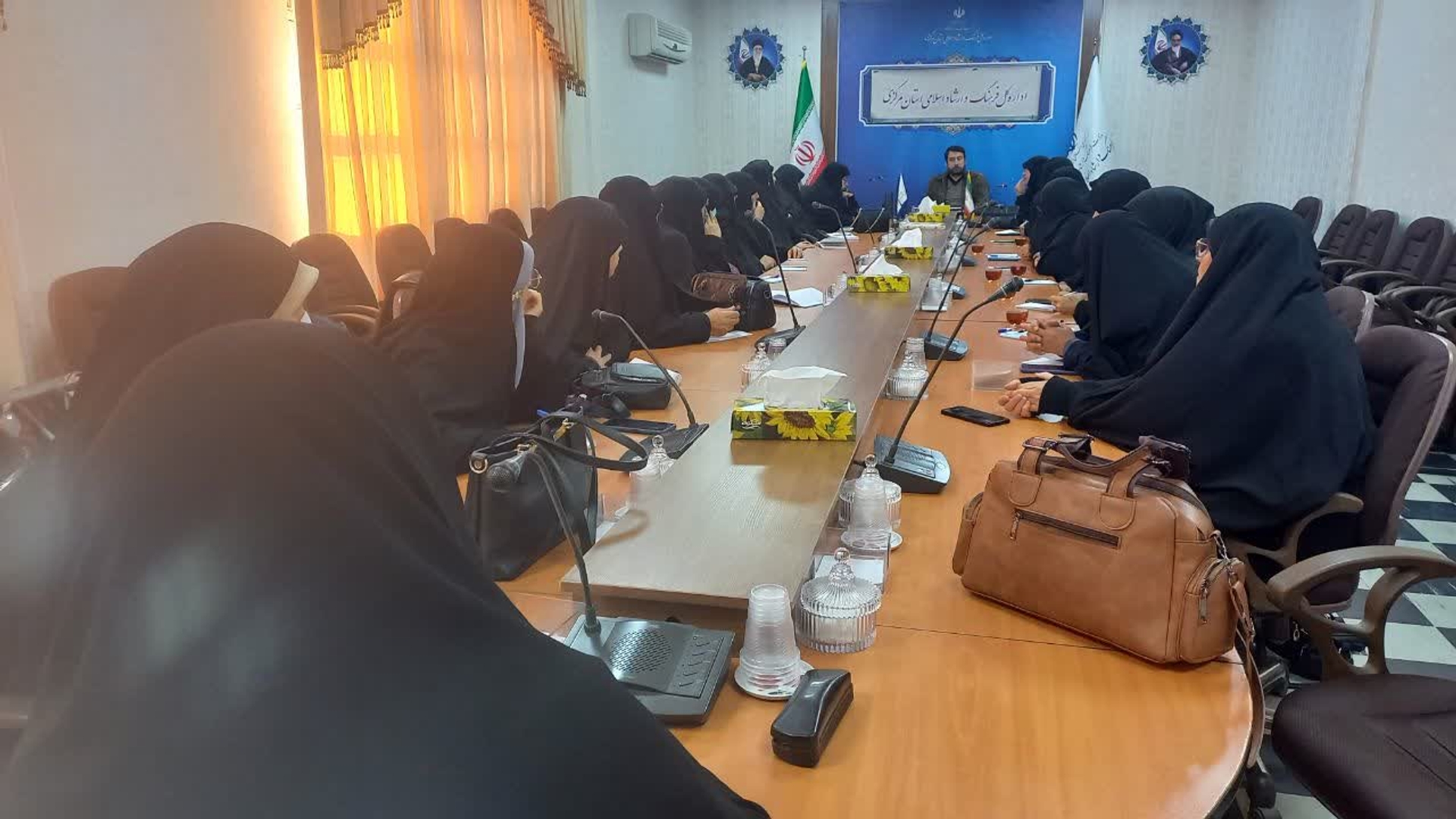 نشست کارگروه زیست عفیفانه با حضور مدیرکل فرهنگ و ارشاد اسلامی  استان  در خصوص  مطالبات کارگروه زیست عفیفانه ذیل هیات اندیشه ورز  بانوان استان از اداره کل فرهنگ و ارشاد و برنامه های ان برای پیشبرد اهداف بحث و تبادل نظر گردید، در اداره کل  فرهنگ و ارشاد اسلامی استان تشکیل  گردید. .  ١٤٠١-١٠-٠٧