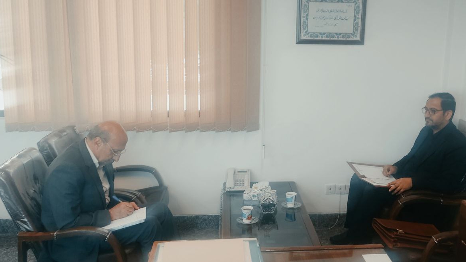 نشست بررسی مشکلات روستاهای شهرستان کمیجان با حضور معاون عمران روستایی بنیاد مسکن کشور انجام گردید.