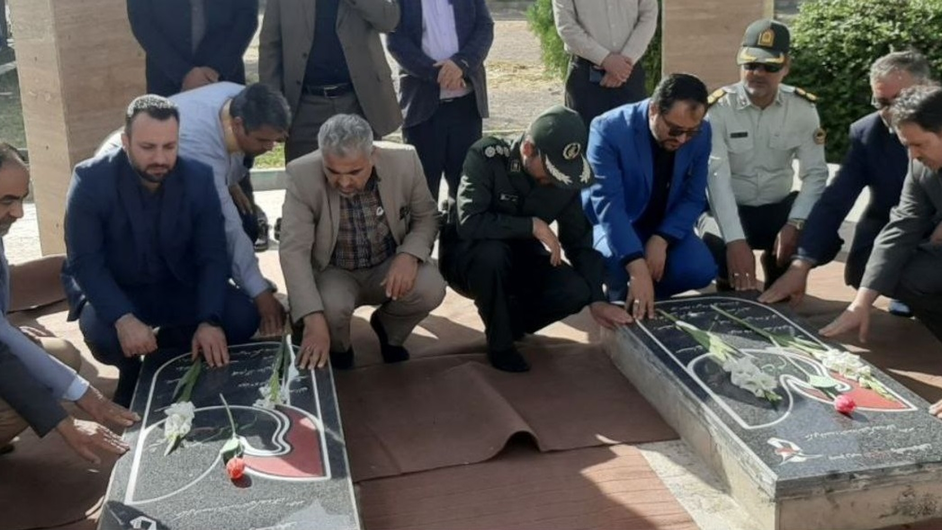 تجدید میثاق اعضای شورای اداری شهرستان کمیجان با آرمانهای شهداء در اولین روز هفته دولت