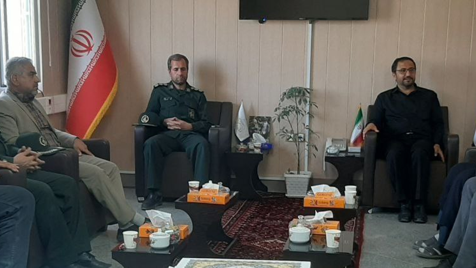 دیدار فرمانده ناحیه مقاومت بسیج کمیجان با فرماندار شهرستان