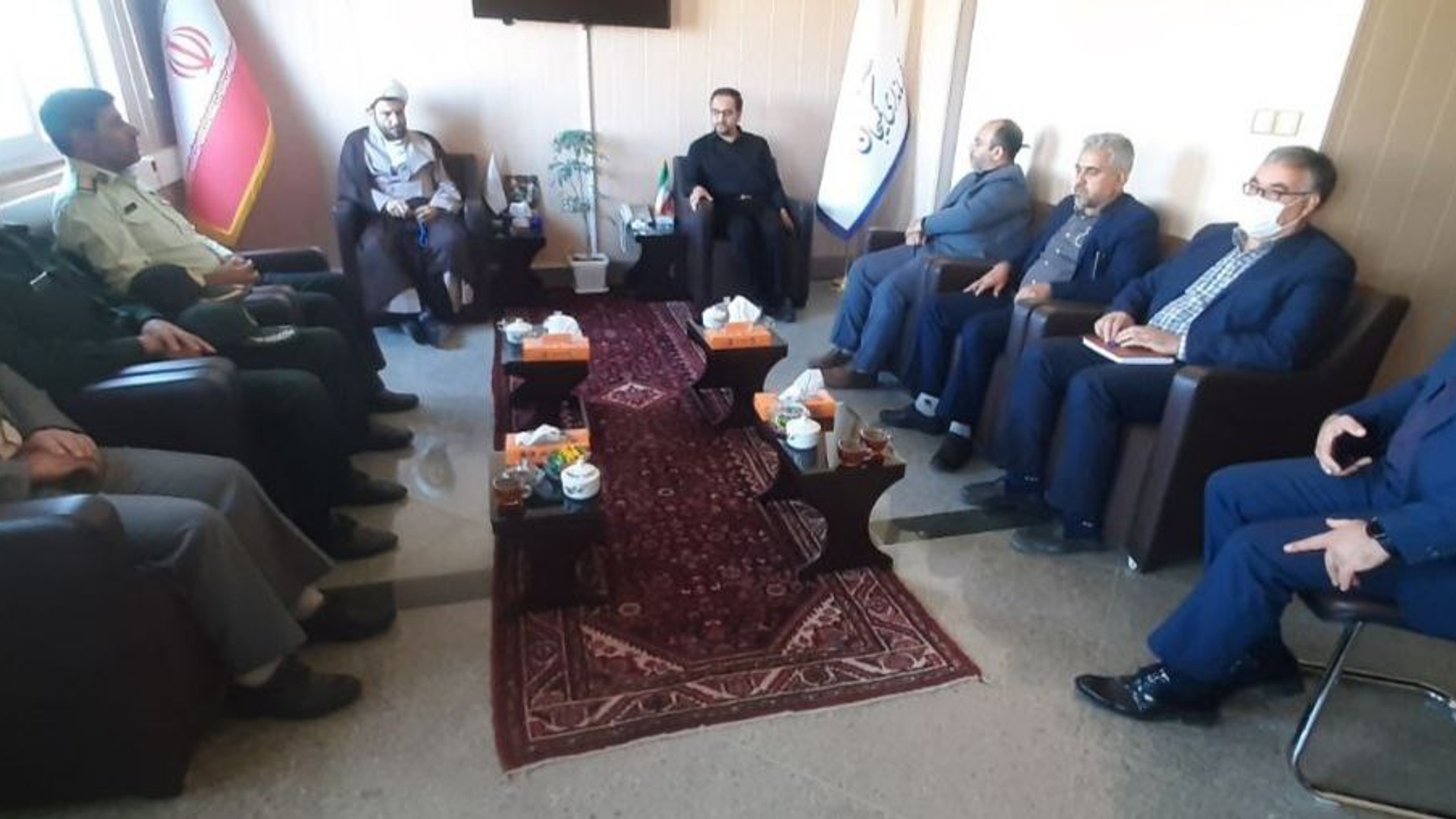 دیدار امام جمعه کمیجان به اتفاق اعضای شورای تامین شهرستان با ابراهیم رستمی فرماندار شهرستان کمیجان به مناسبت هفته دولت