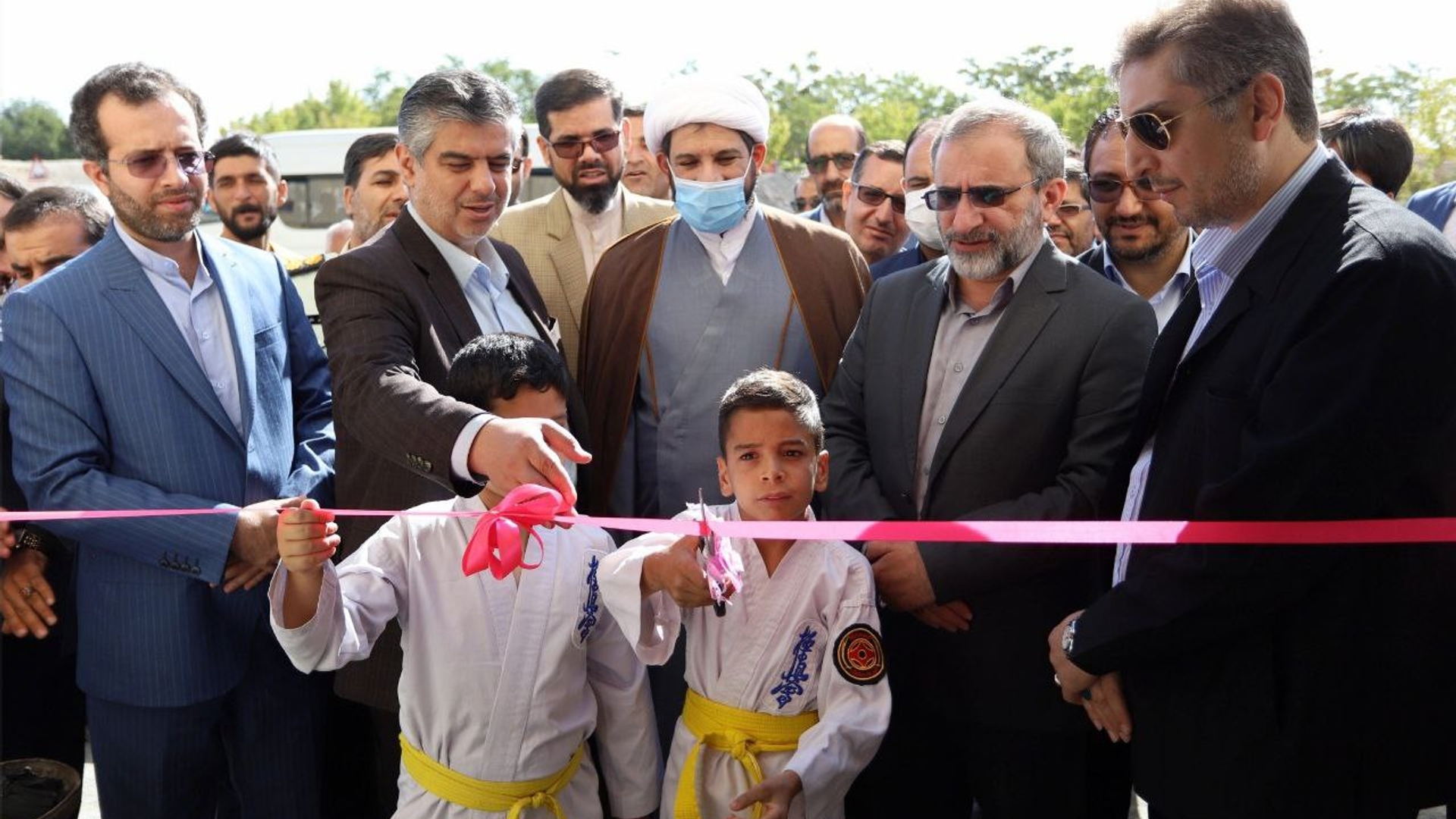 افتتاح سالن ورزشی روستای خسروبیگ با حضور استاندار مرکزی