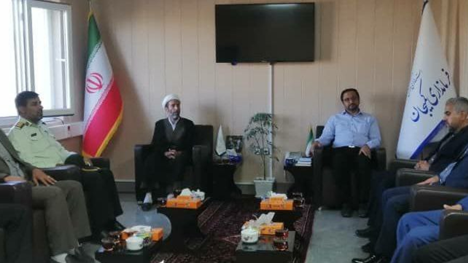 دیدار اعضای شورای امر به معروف و نهی از منکر شهرستان با فرماندار ، معاونین و بخشدار مرکزی کمیجان به مناسبت هفته دولت