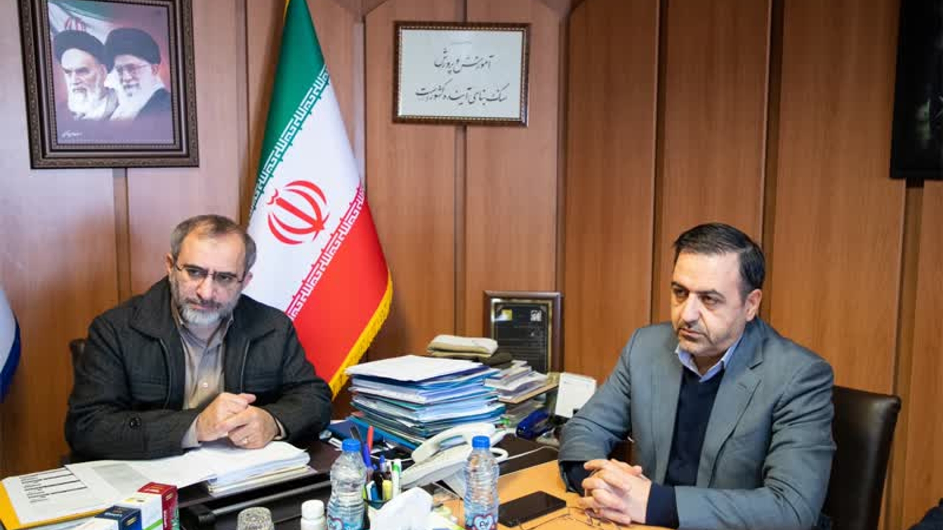 بررسی طرح شهرک گیاهان دارویی در دیدار دکتر غفارزادگان سرپرست پژوهشکده گیاهان دارویی جهاد دانشگاهی کشور با استاندار مرکزی و معاون هماهنگی امور اقتصادی و توسعه منطقه ای استاندار

پنج شنبه ۸ دی  ۱۴۰۱