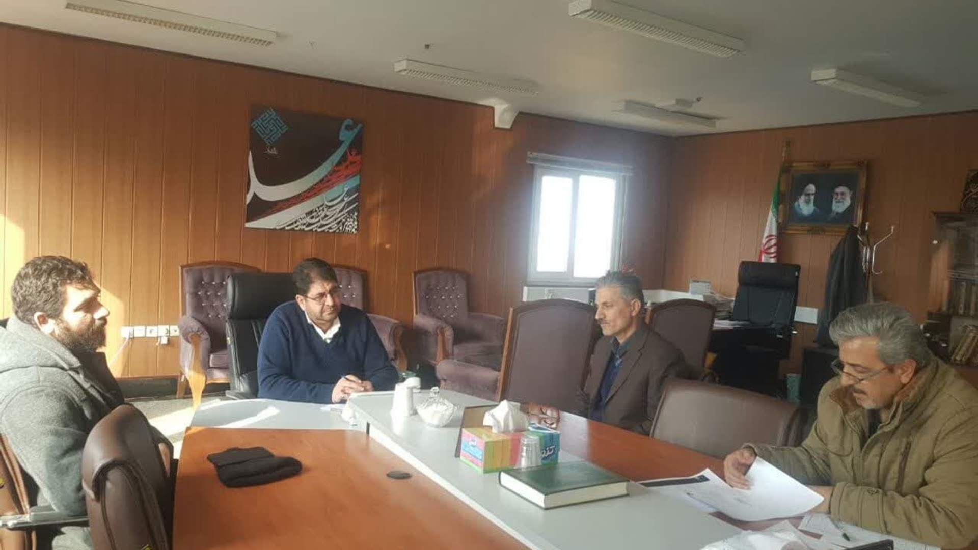 ظهر امروز،جلسه کمیته تطبیق شهرستان بریاست محمد رضا رضایی فرماندار تفرش وبا حضور اعضاء در محل فرمانداری تشکیل و برگزارشد.