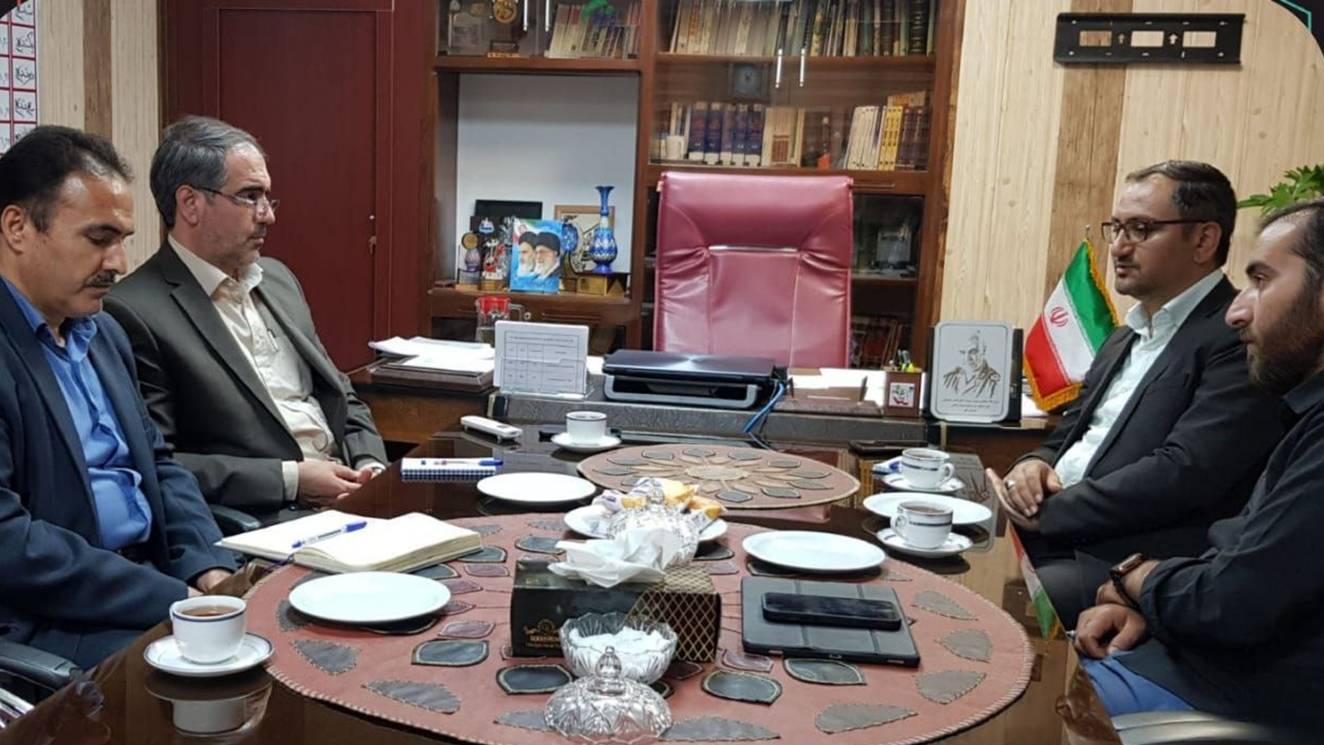 دیدار  فرماندار کمیجان و نماینده بنیاد علوی با مدیرکل آموزش فنی و حرفه ای استان مرکزی