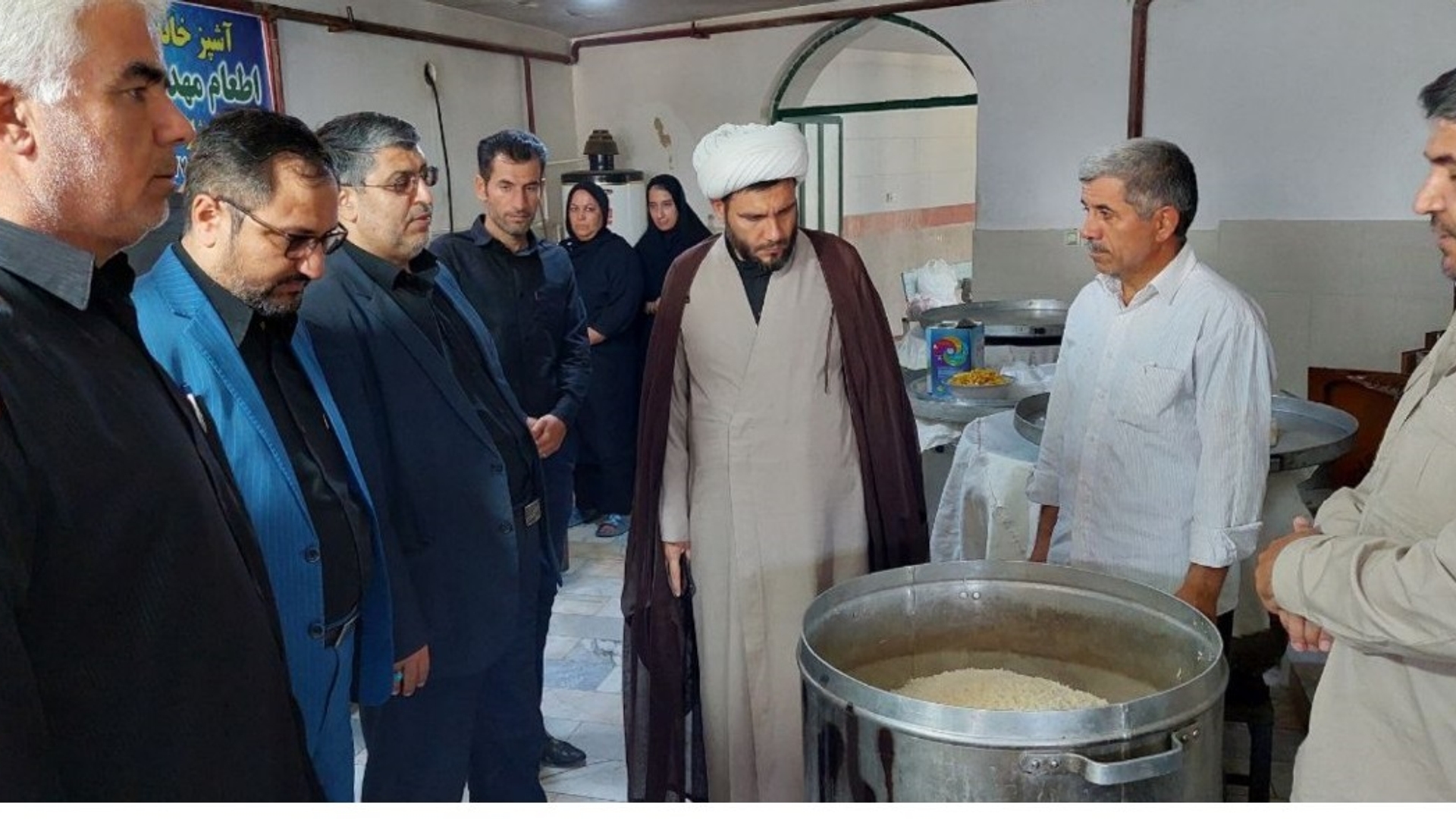 طبخ ۲۵۰۰ پرس غذا برای محرومان توسط مرکز نیکوکاری روستای اسفندان