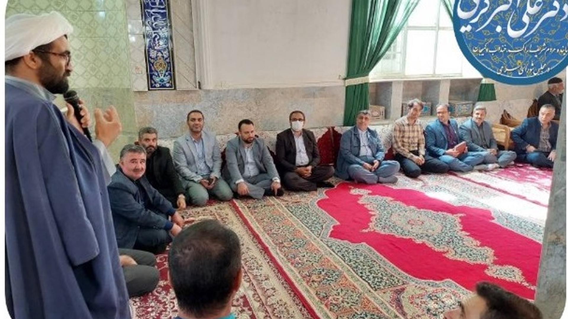 حضور دکتر علی اکبر کریمی نماینده مردم شریف شهرستان های اراک، کمیجان و خنداب در مجلس شورای اسلامی به همراه فرماندار شهرستان کمیجان،  در جمع مردم شریف روستای خمارباغی