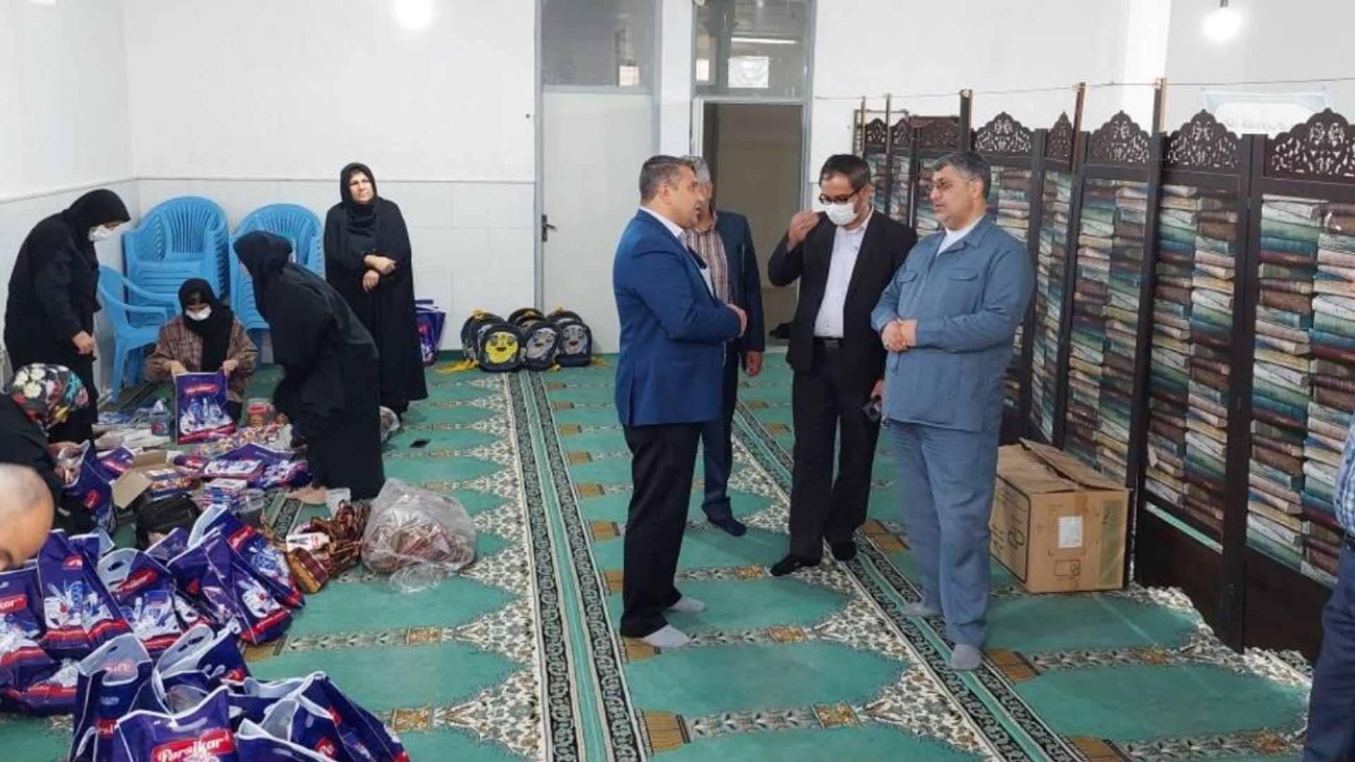 بازدید دکتر علی اکبر کریمی نماینده مردم شریف شهرستان های اراک، کمیجان و خنداب در مجلس شورای اسلامی به همراه فرماندار شهرستان کمیجان و معاون فرماندار از مراحل آماده سازی بسته‌ های لوازم تحریر توسط کمیته امداد امام خمینی(ره) جهت خانوادهای تحت پوشش