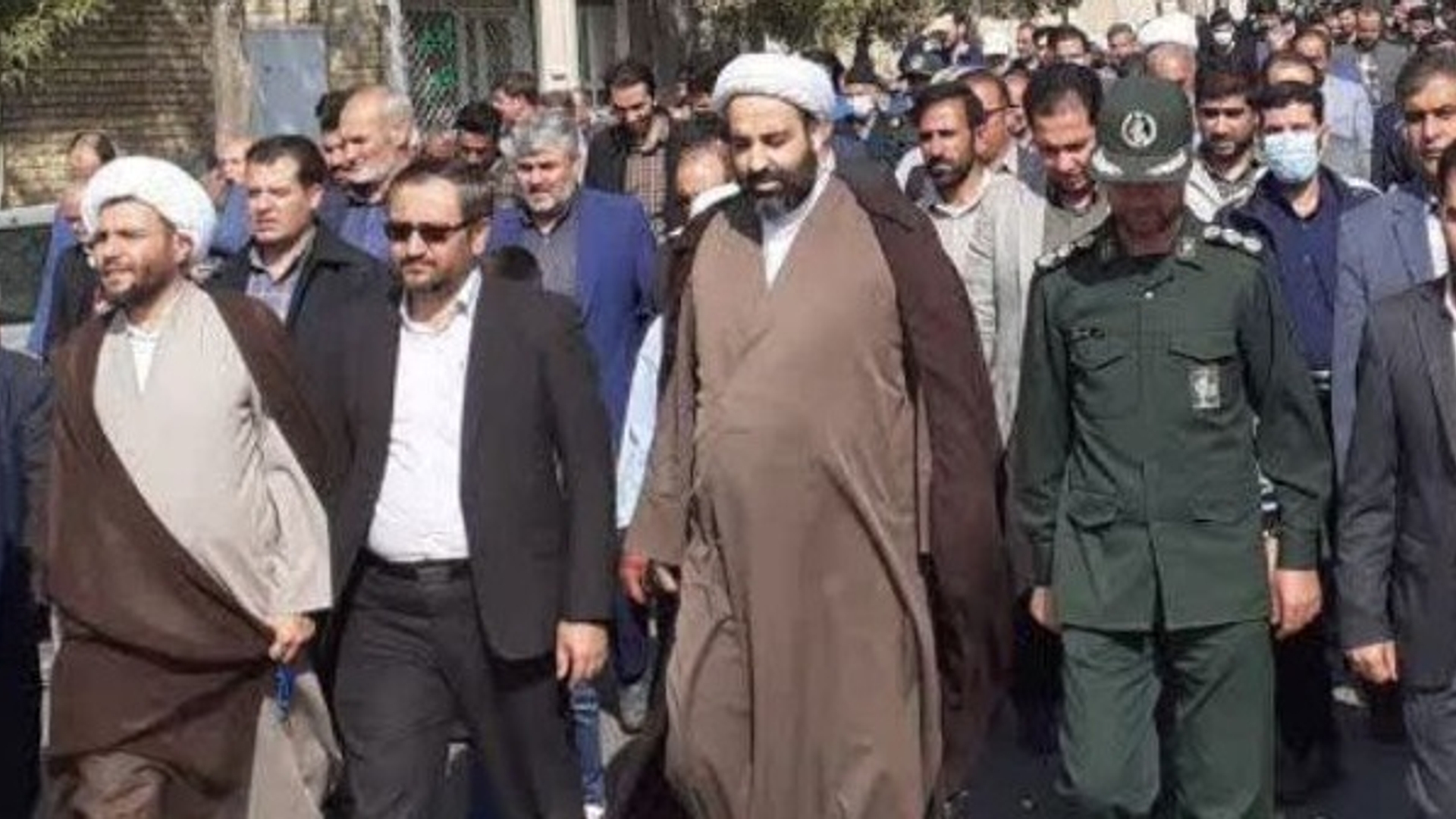 تصاویری از راهپیمایی شهروندان کمیجان در محکومیت جنایت تروریستی شیراز