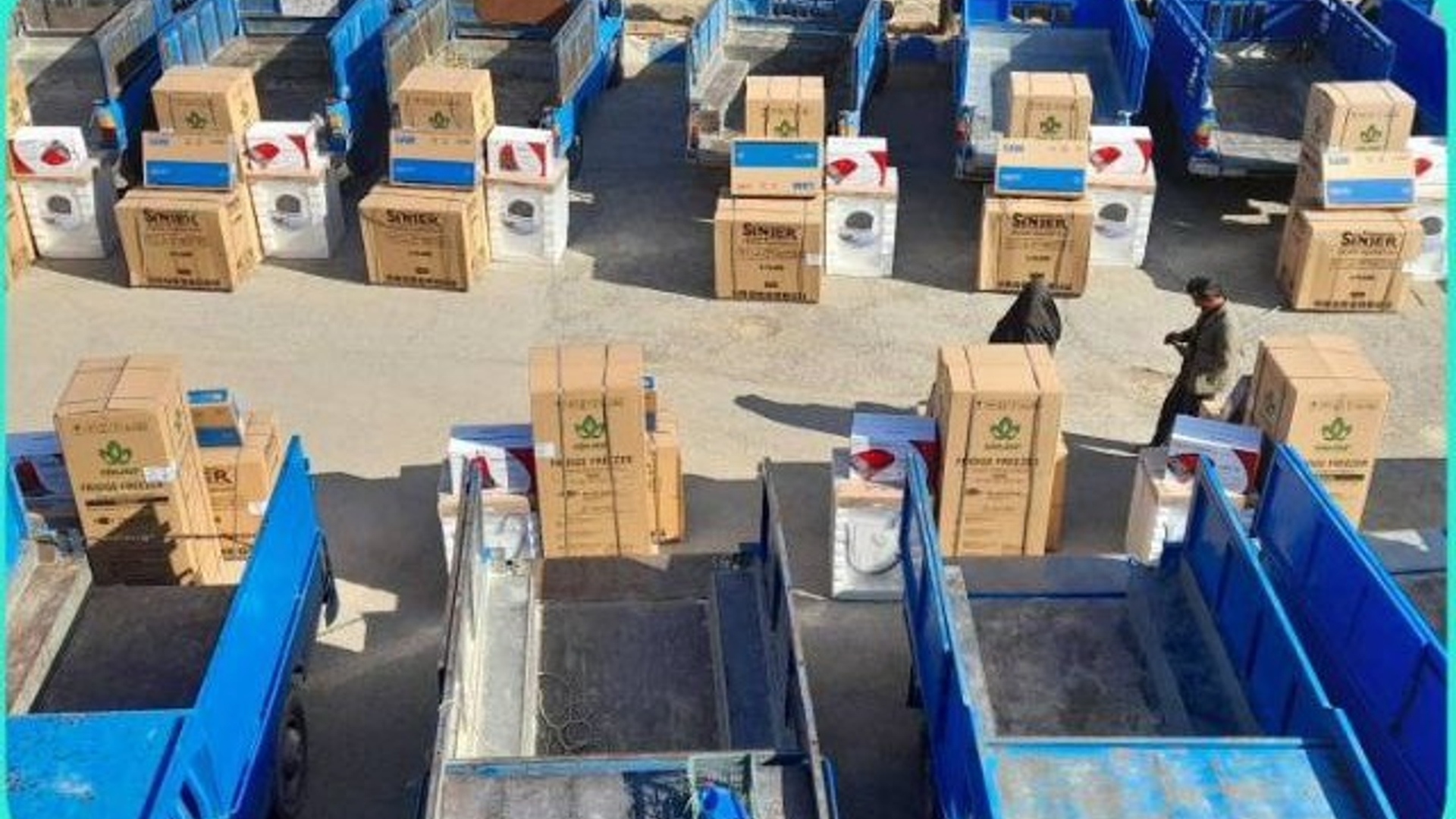 اهداء  تعداد  ۲۱ سری جهیزیه به نوعروسان  در شهرستان کمیجان