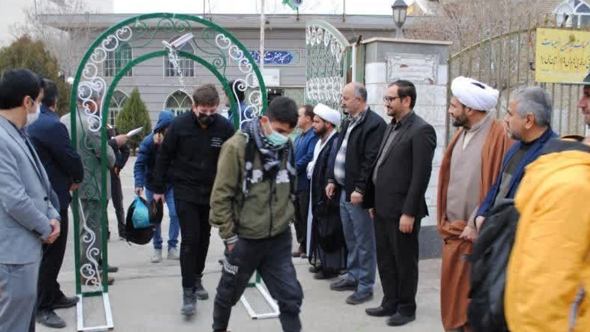 مراسم بدرقه کاروان دانش آموزی راهيان نور شهرستان برگزار گرديد