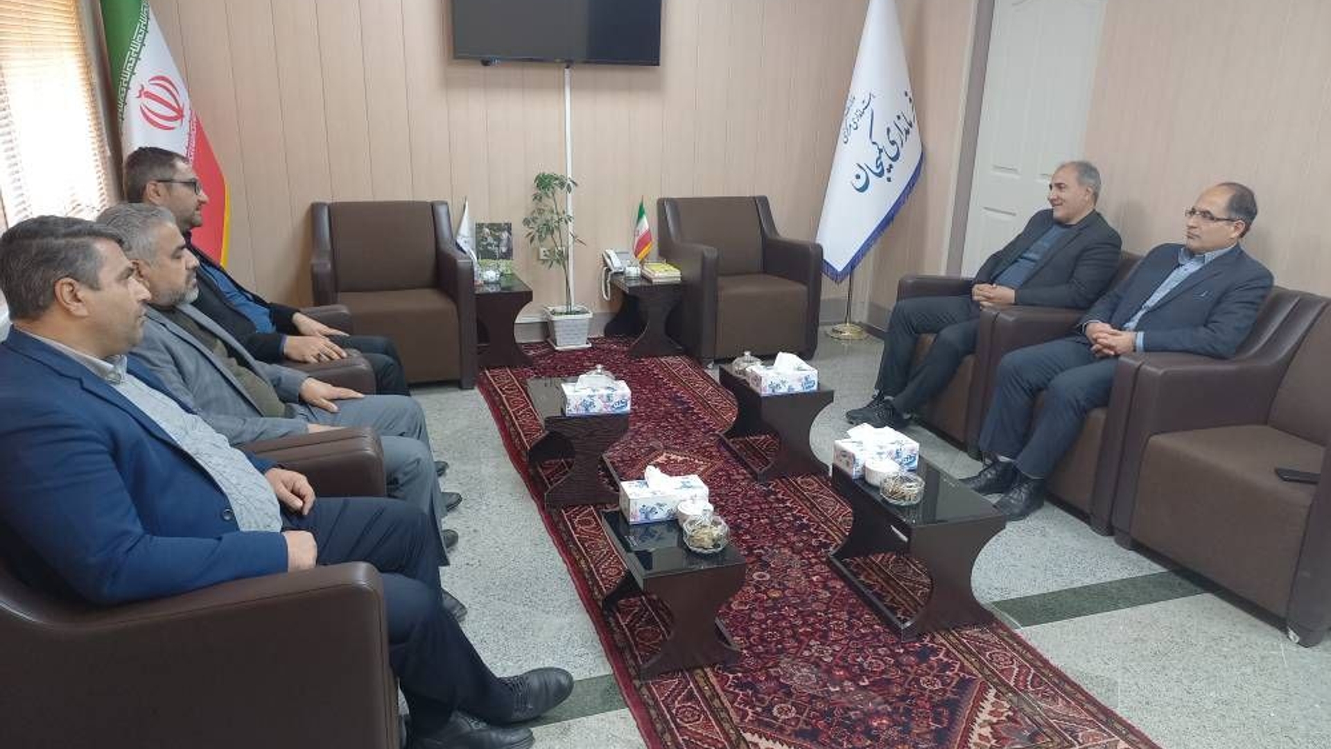 دیدارمدیر امورشعب صندوق قرض‌الحسنه امداد ولایت استان مرکزی جناب آقای احمدرفیعی با ابراهیم رستمی فرماندار کمیجان در راستای جذب سپرده و فعالیت‌های صندوق وهم افزایی جهت پرداخت تسهیلات به نیازمندان.