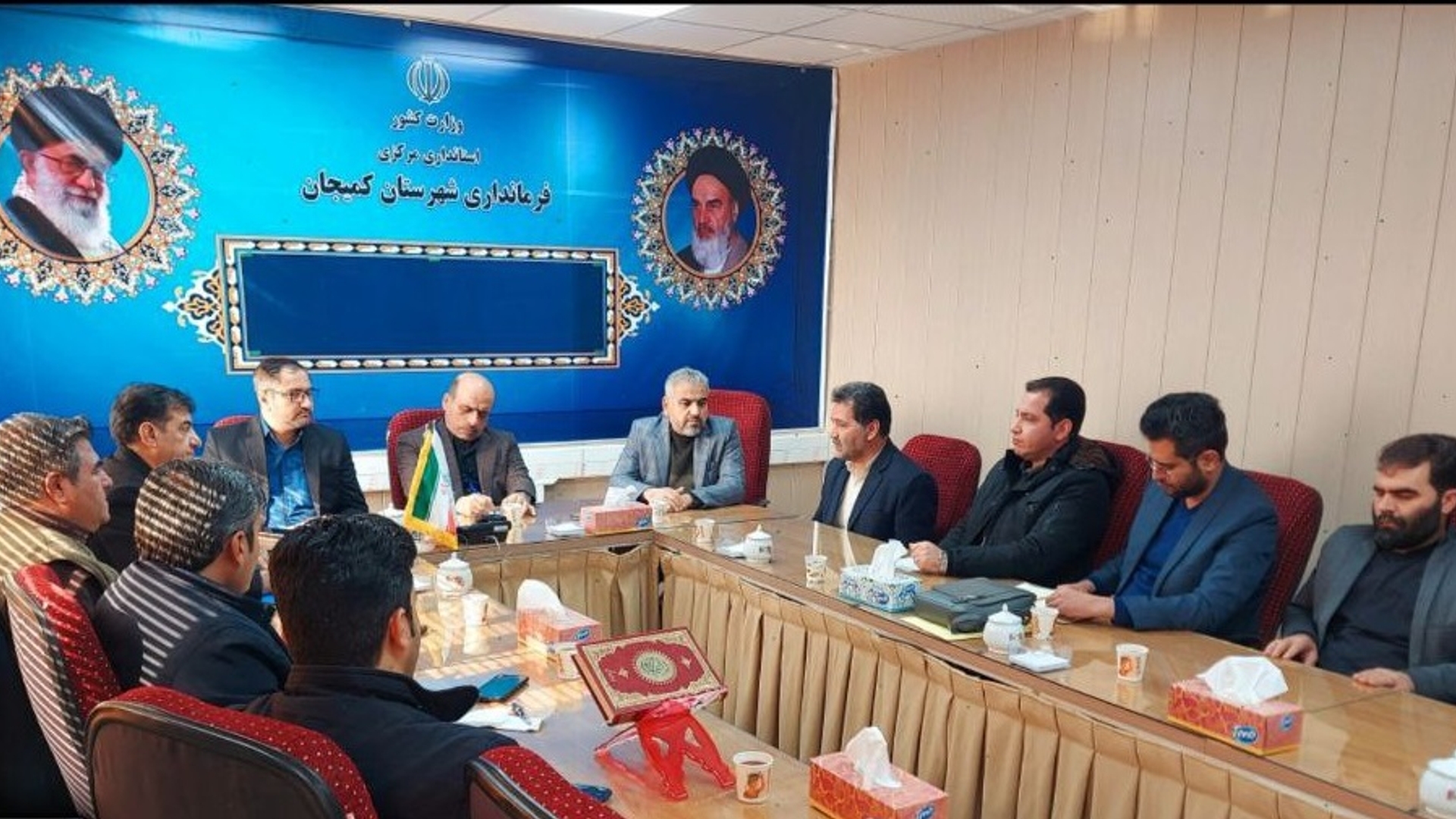 بررسی راهکارهای رفع مشکلات شهر کمیجان در نشست محمد حسن آصفری با فرماندار ، شهردار و اعضای شورای اسلامی شهر کمیجان