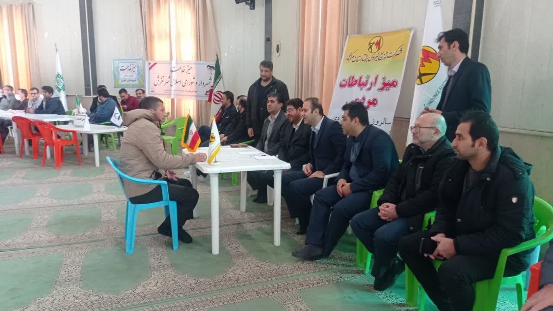 برگزاری میز خدمت ادارات در مصلی شهر تفرش