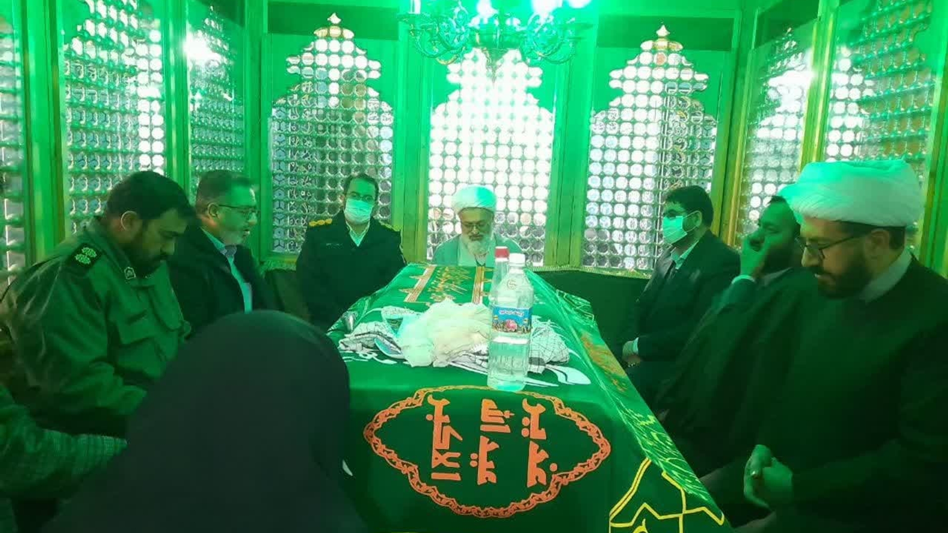 عطر افشانی و غبارروبی امام زاده محمد در تفرش با حضور محمدرضا رضایی فرماندار تفرش ، حجت‌الاسلام‌والمسلمین اجرایی امام جمعه و سرهنگ فراهانی فرمانده انتظامی شهرستان تفرش