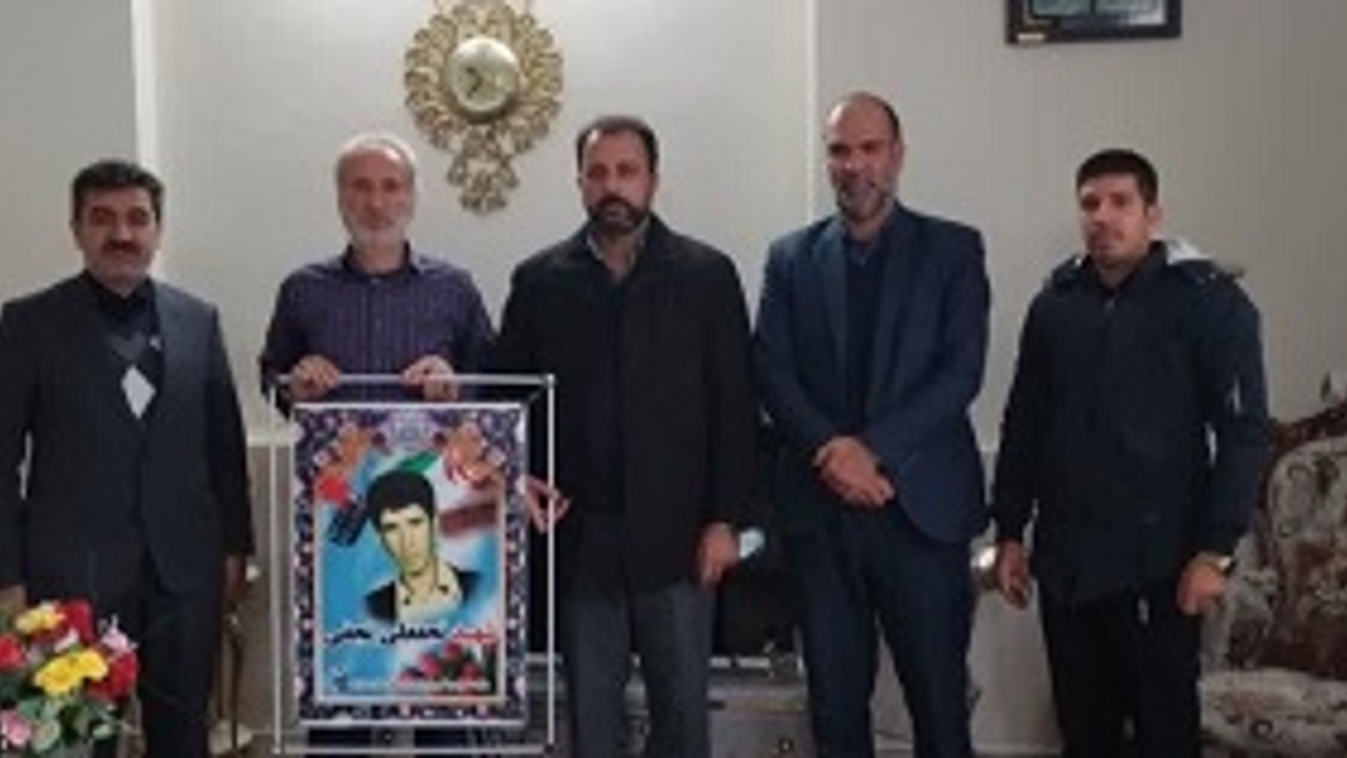 فرماندار شهرستان شازند با خانواده شهدا دراین شهر دیدارنمودند.