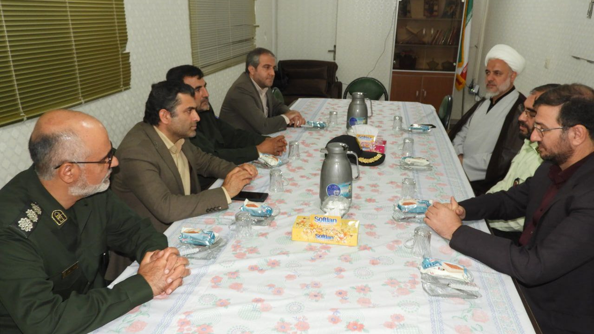 الیاسی معاون استاندار و فرماندار ویژه شهرستان ساوه، حجت الاسلام رحیمی امام جمعه، شریفی رئیس دادگستری، سازنده دادستان و قاسمیان معاون سیاسی و امنیتی فرمانداری با حضور در ستاد فرماندهی نیروی انتظامی و ناحیه مقاومت بسیج ساوه با فرماندهان و کارکنان این دو یگان دیدار و از زحمات آنان در برقراری امنیت تشکر نمودند.